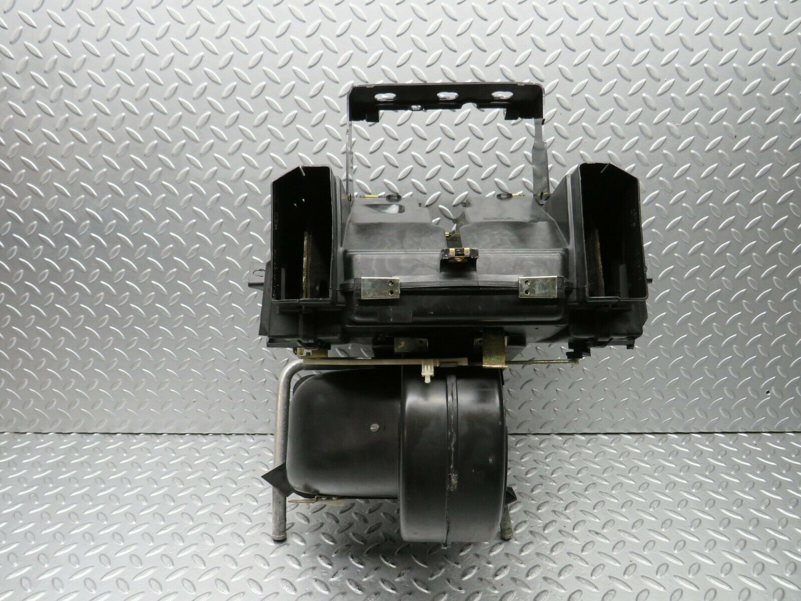 22126 Mercedes-Benz S123 280TE Heater Box Blower Housing Bosch 1238300508