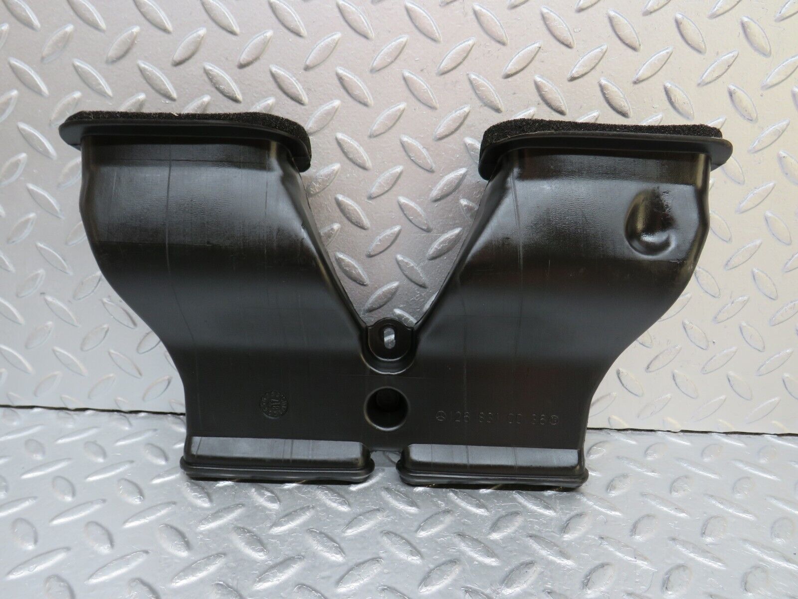 37022 Mercedes-Benz C126 420SEC Coupe Dashboard Centre Air Vent 1268310036