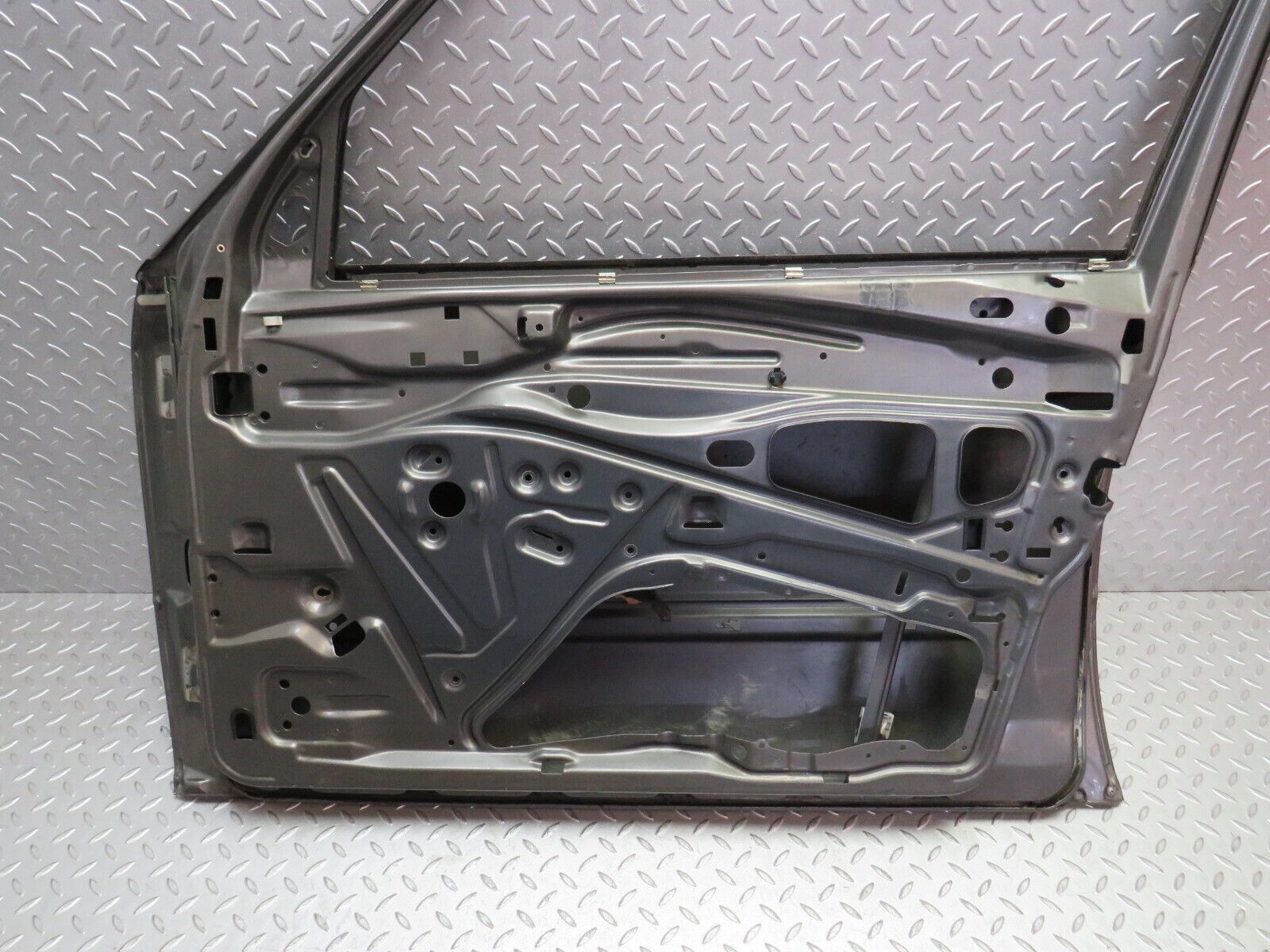 35336 Mercedes-Benz W124 Front Right Door