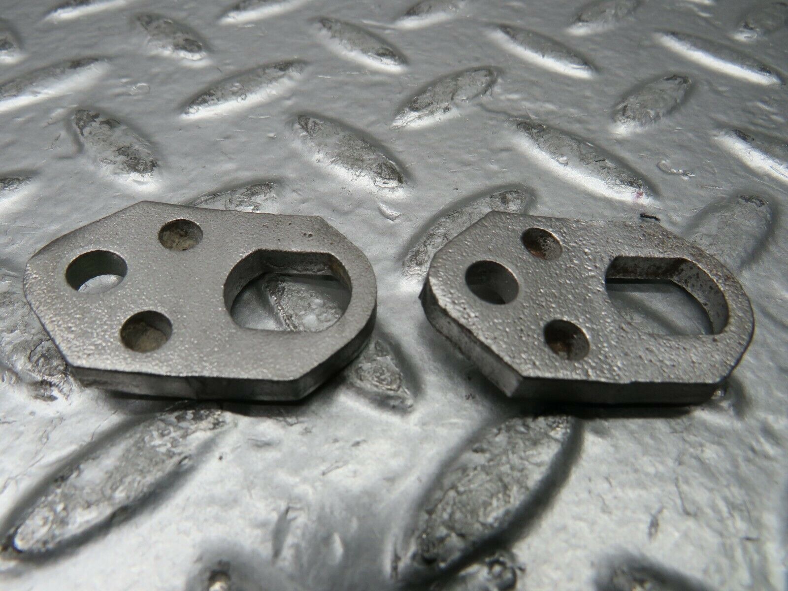 23171 Mercedes-Benz C107 450SLC Coupe Fuel Injector Bracket Pair