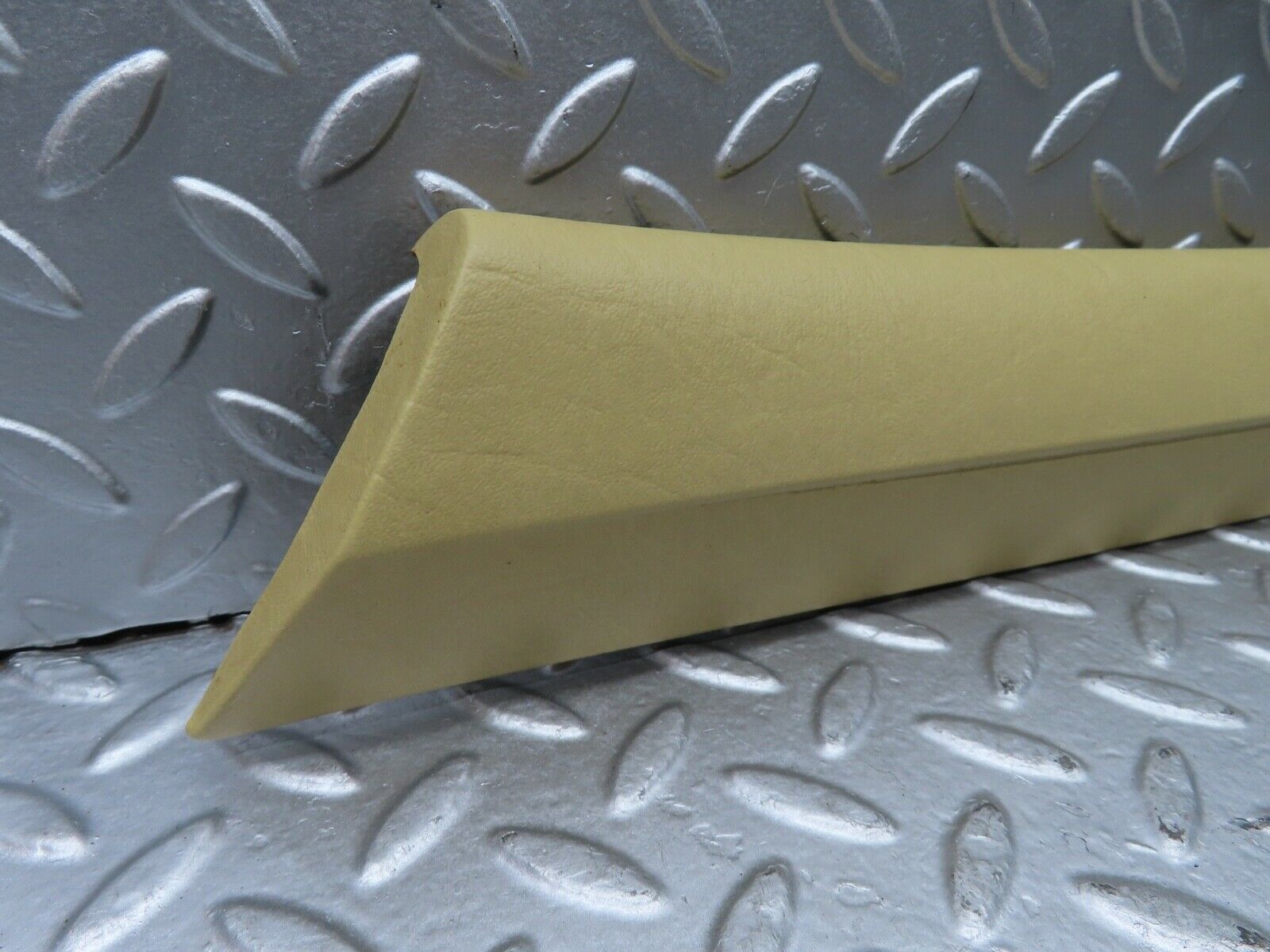 21047 Mercedes-Benz W123 230E A Pillar Cover Left Side Beige