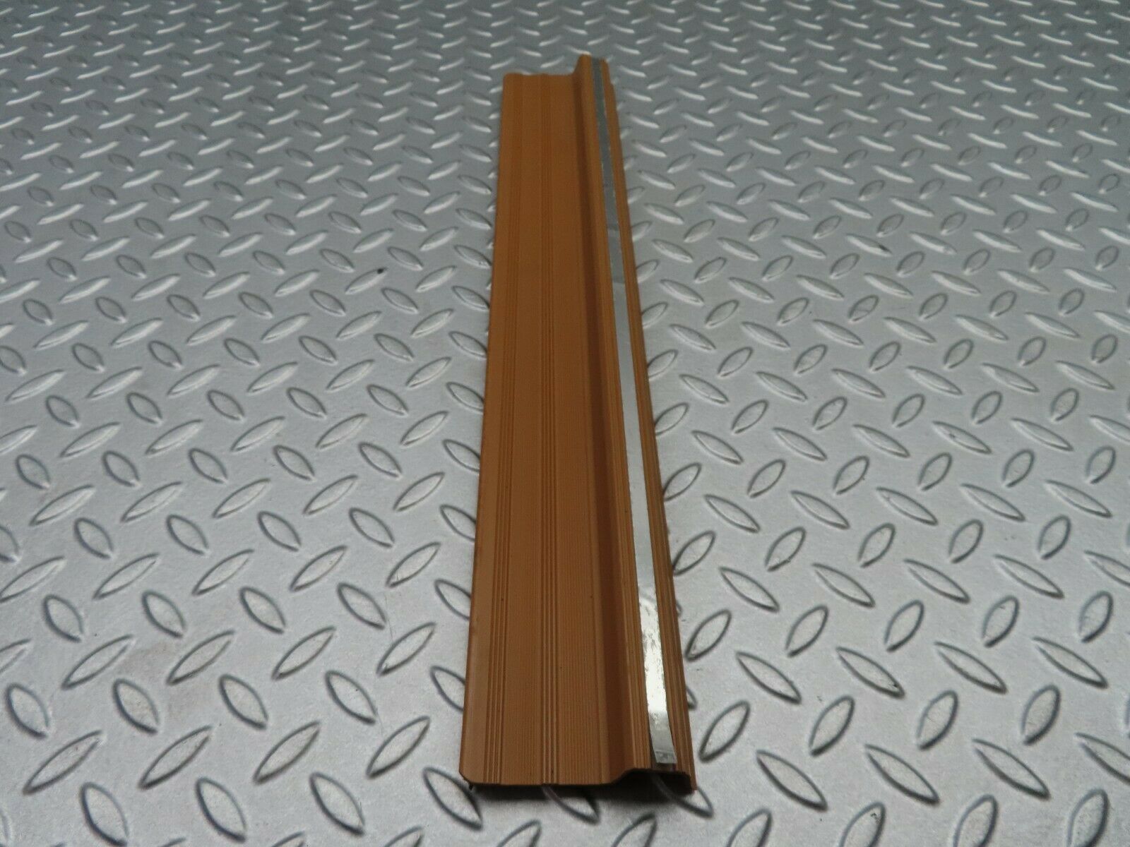 5664 Mercedes-Benz W123 200 Rear Right Door Sill