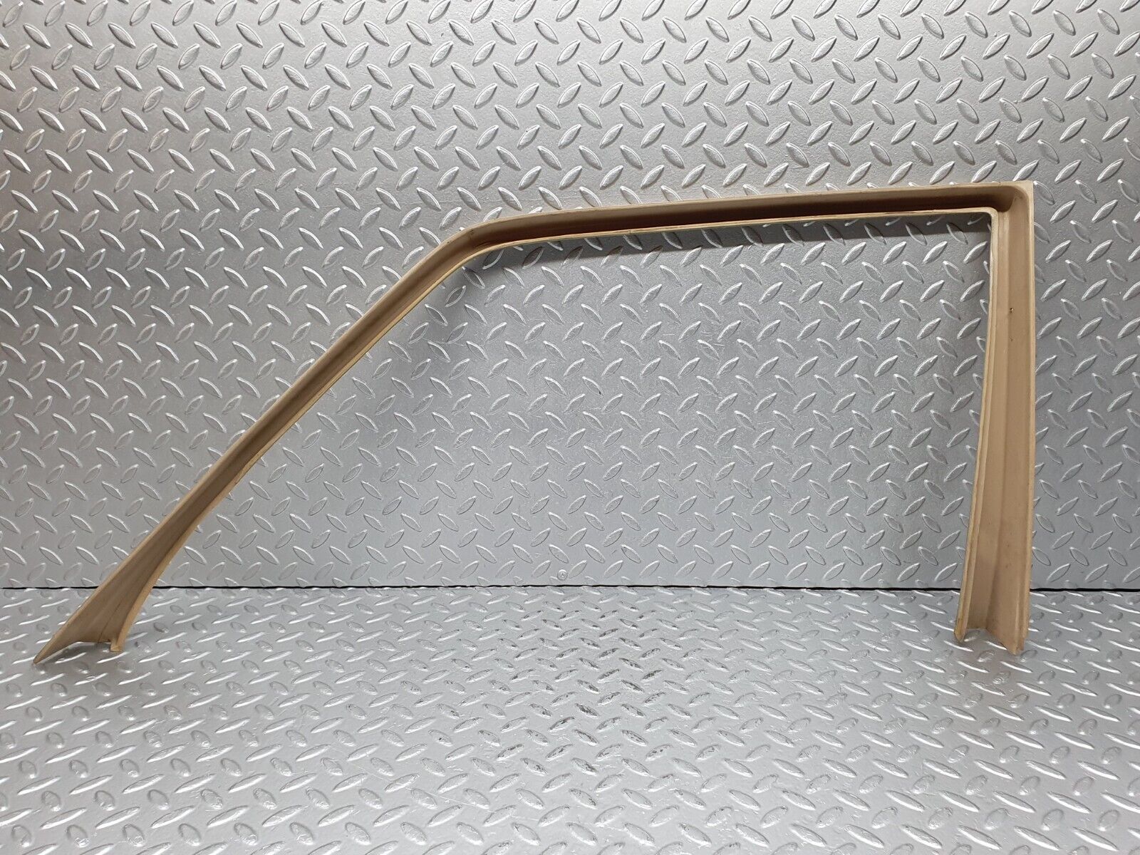 41198 Mercedes-Benz W126 300SE Front Left Door Window Frame Cover 1267250371