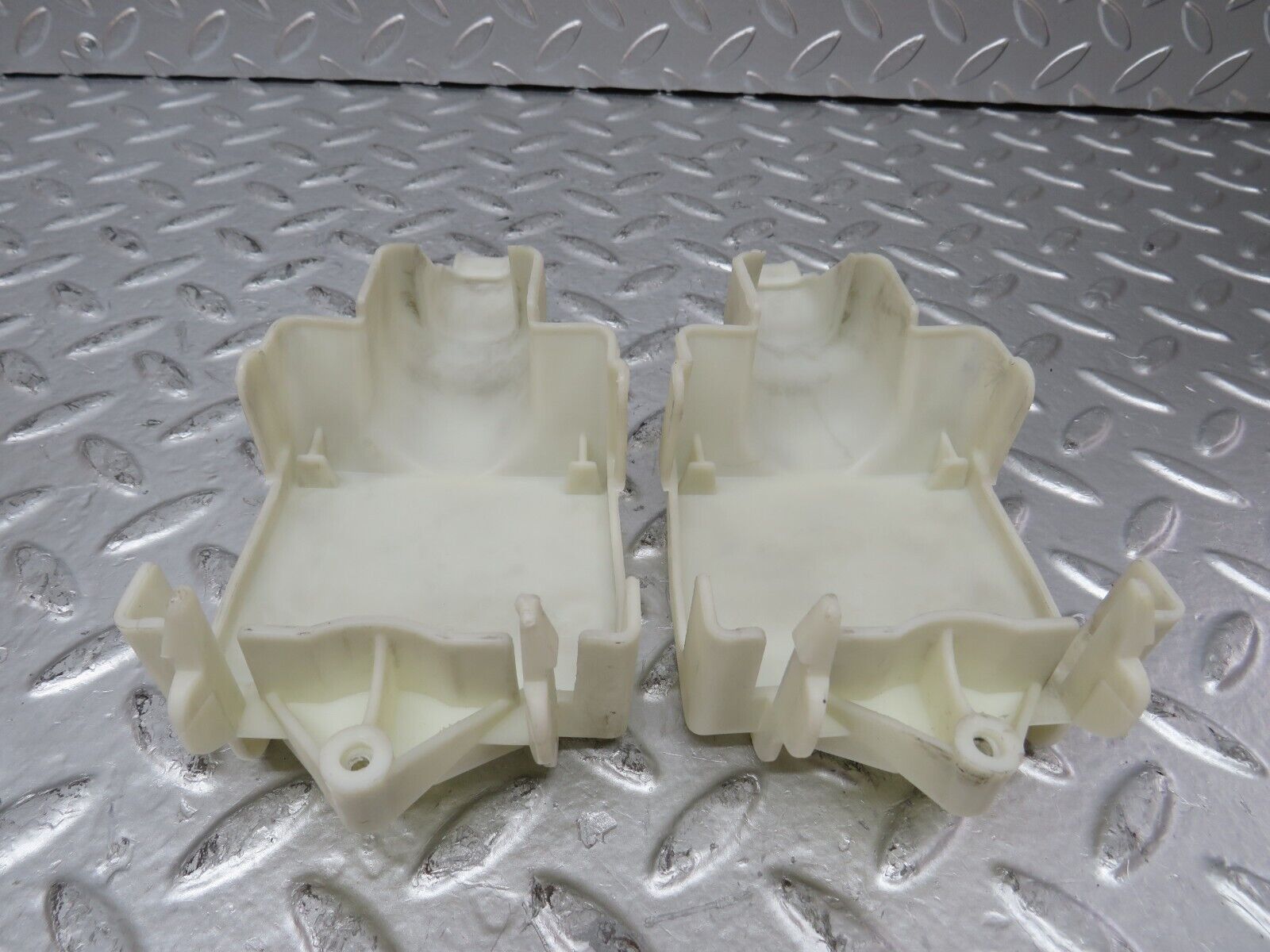 25973 Mercedes-Benz W124 280E Rear Door Lock Vacuum Actuator Cover 1248050590