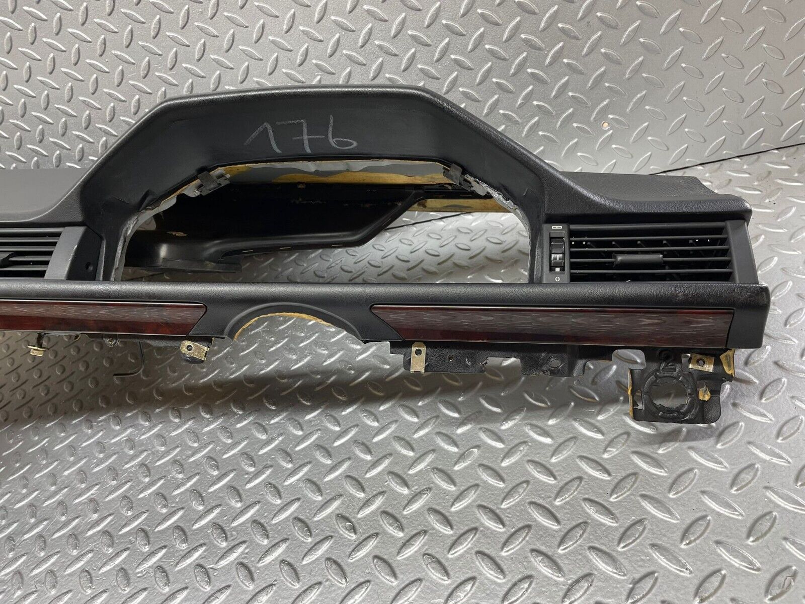 37966 Mercedes-Benz A124 320E Cabriolet Dashboard Black