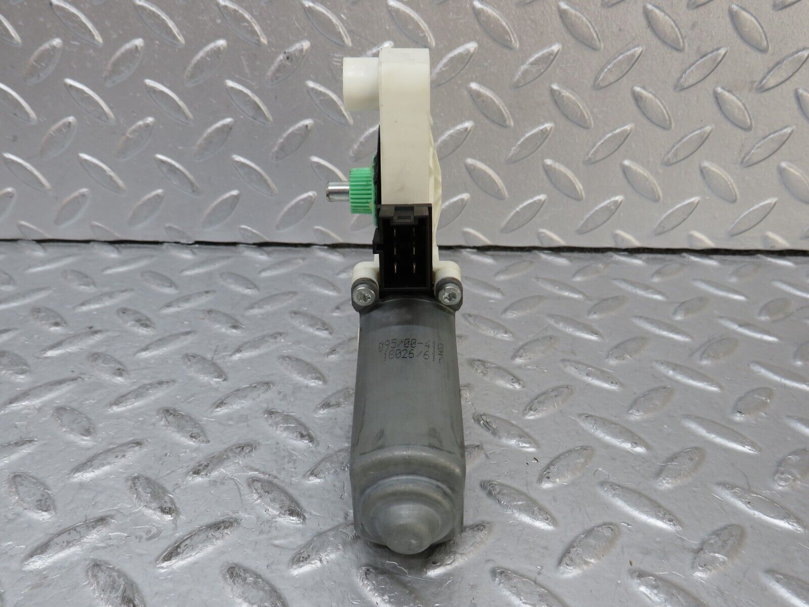 35173 Mercedes-Benz W221 Front Left Window Regulator Motor 2218202742