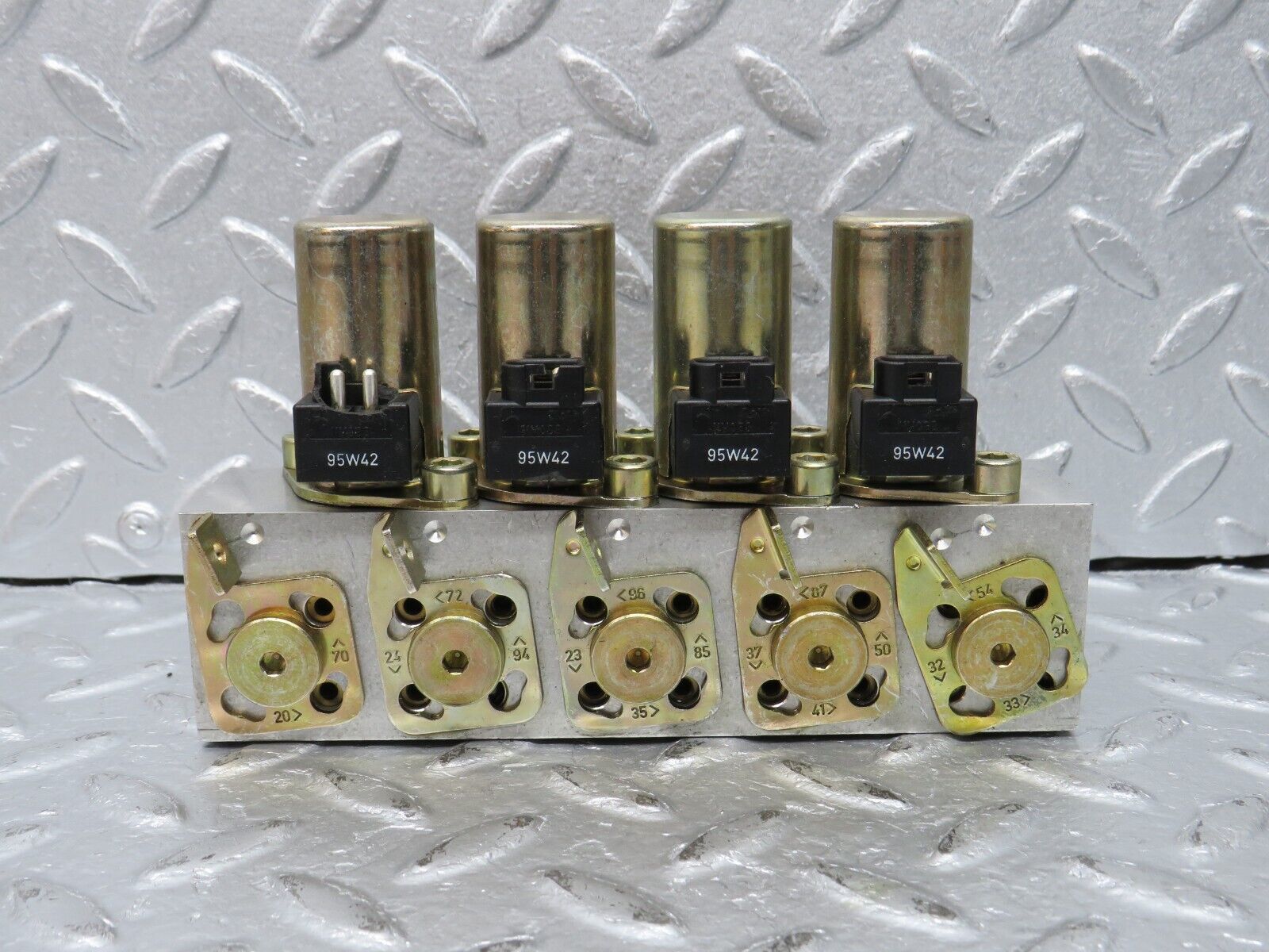 39463 Mercedes-Benz R129 320SL Coupe Roof Hydraulic Valve Left Side 1298002578