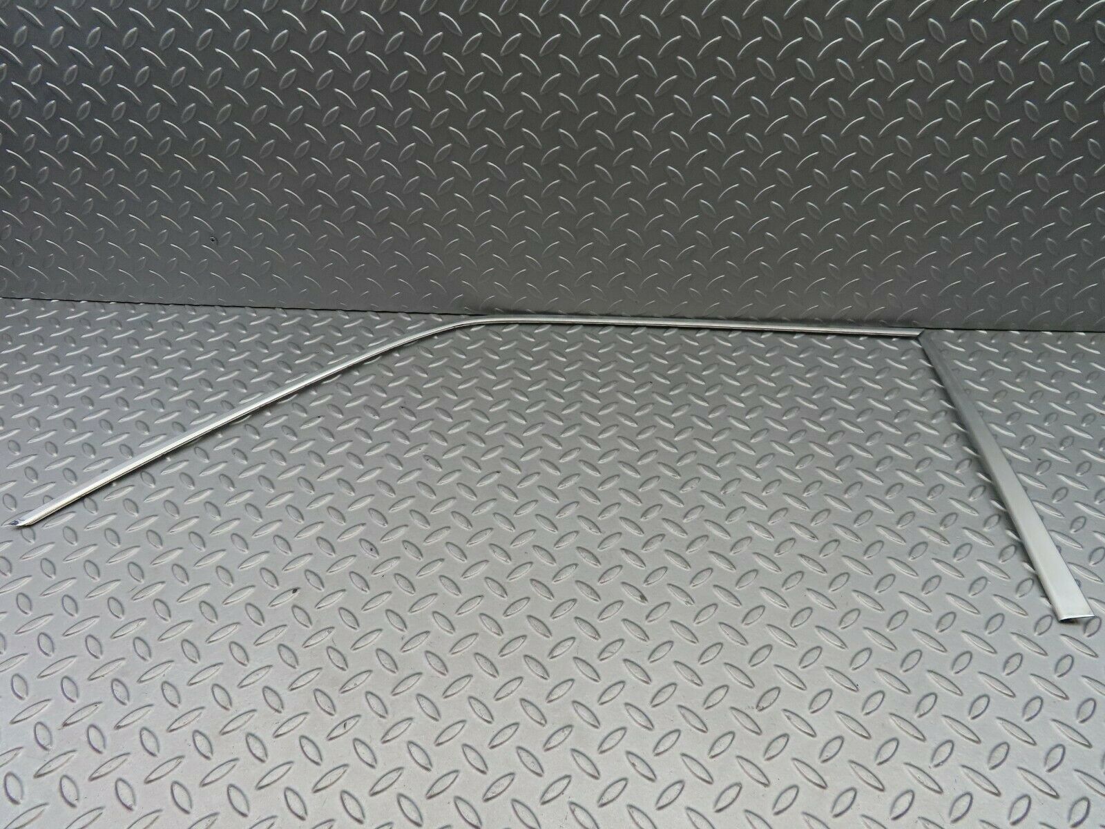 6212 Mercedes-Benz W126 380SE Door Chrome Window Frame Rear Left