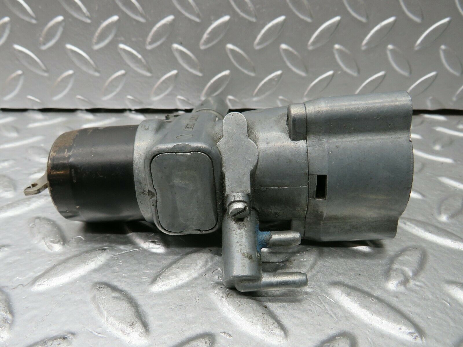 22812 Mercedes-Benz W116 Steering Lock Ignition Switch With Key