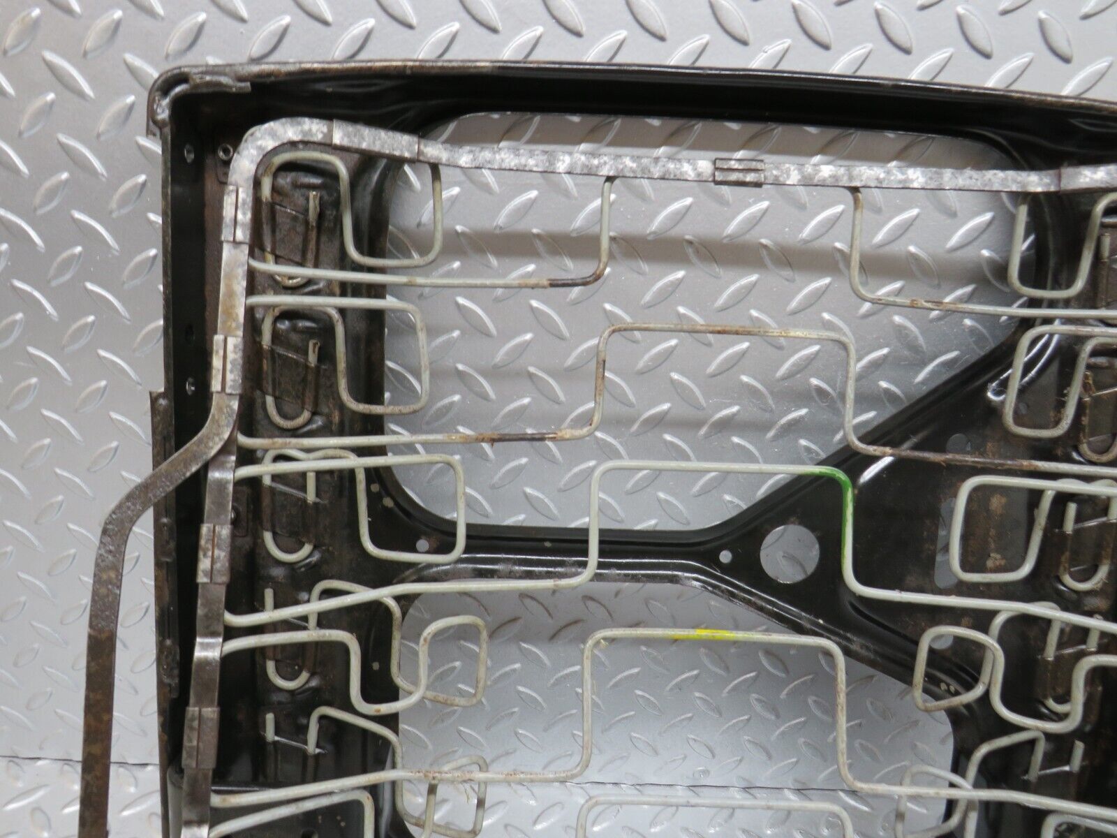 37153 Mercedes-Benz C126 420SEC Coupe Front Right Driver Seat Base