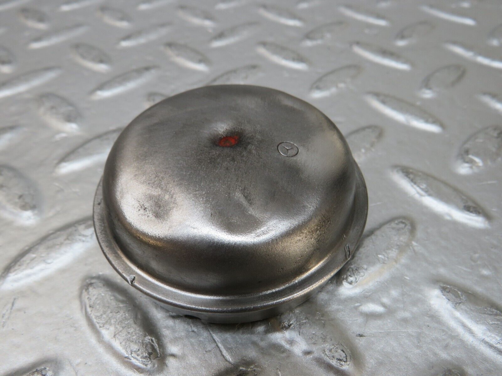 26699 Mercedes-Benz C124 220CE Coupe Wheel Hub Locking Cap