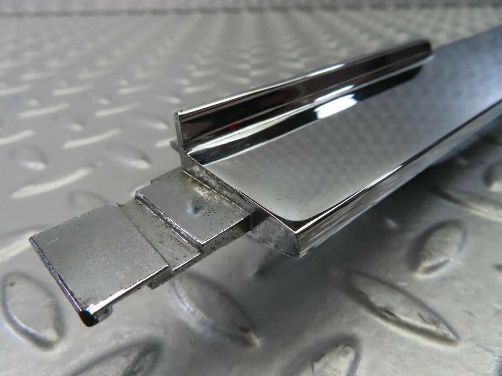 10299 Mercedes-Benz W116 number Plate Light Holder Chrome Moulding 1166900580