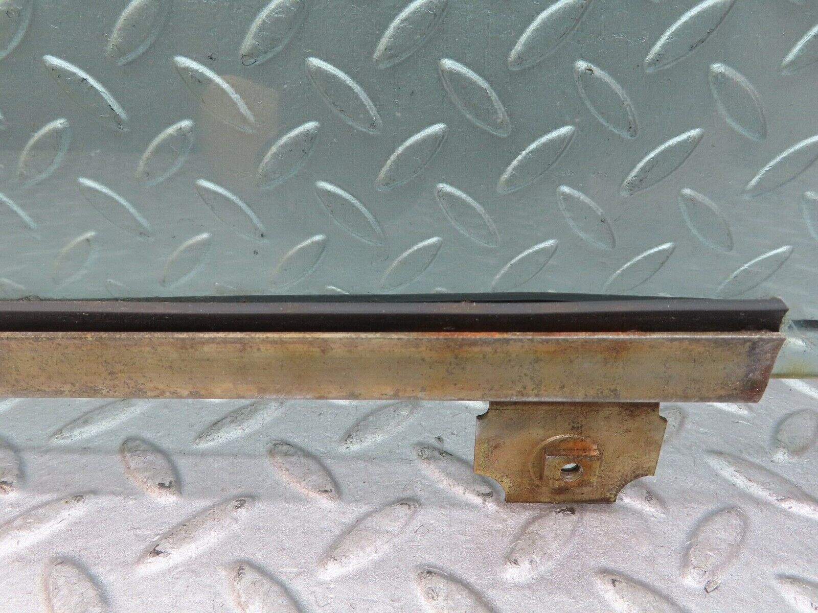 17635 Mercedes-Benz W116 450SEL Rear Left Door Window Glass