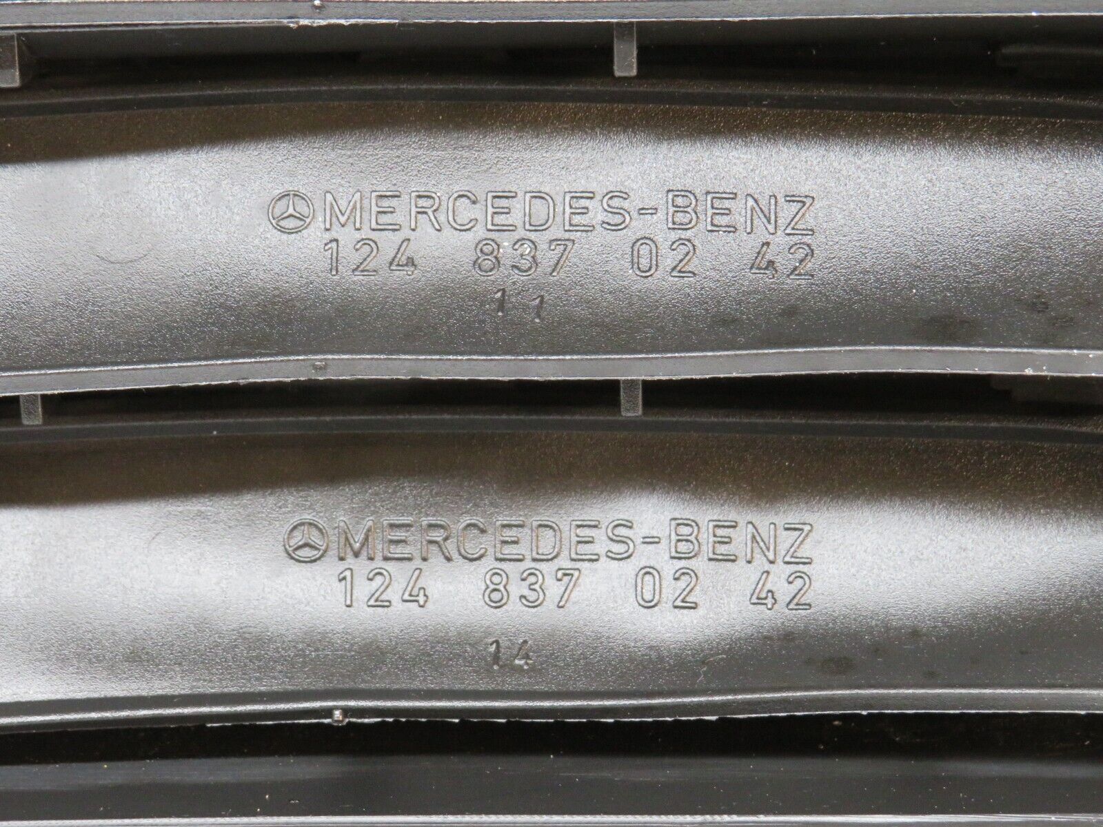 39682 Mercedes-Benz R129 320SL Coupe Air Intake Vent 1248370230 1248370242