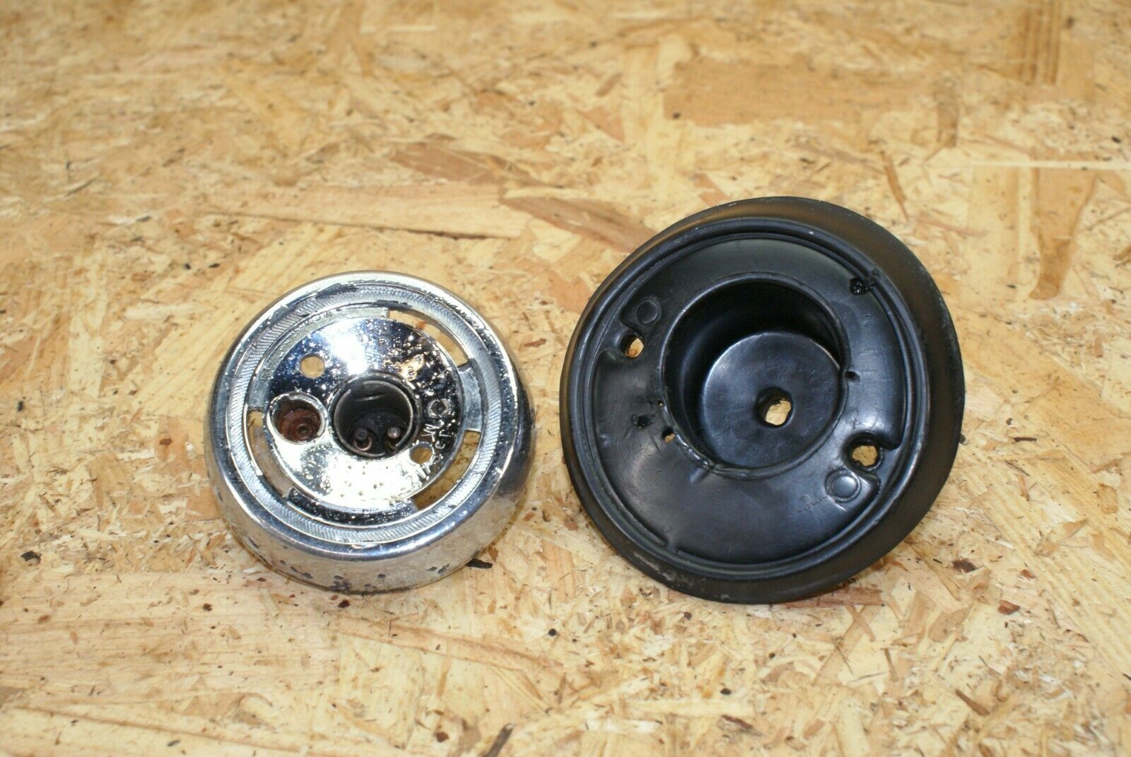 2290 Mercedes-Benz W105 219 PONTON Turn Signal Light Housing With Rubber