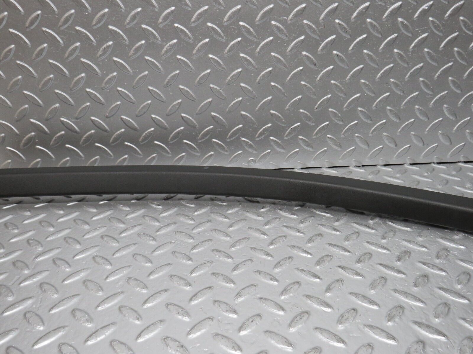 32285 Mercedes-Benz W220 S430 Front Left Door Window Frame Trim 2207250171