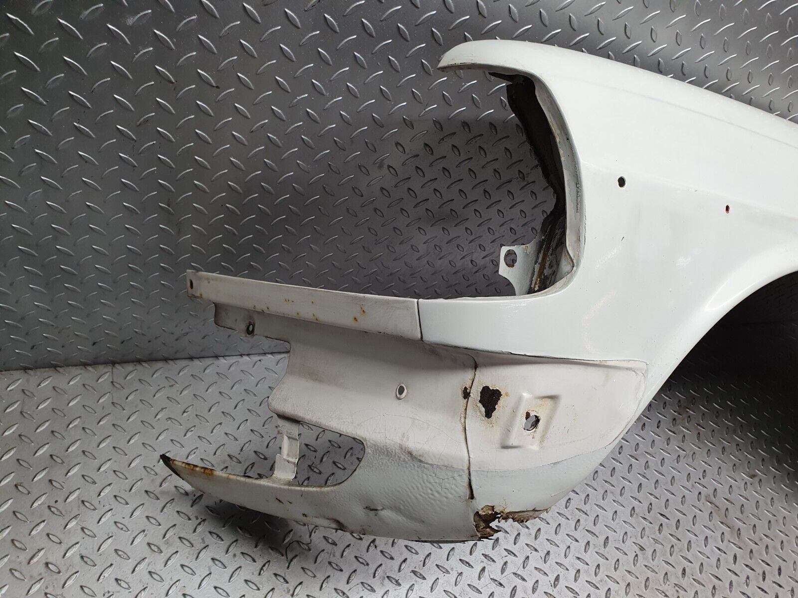 40810 Mercedes-Benz W123 300D Front Left Wing Fender