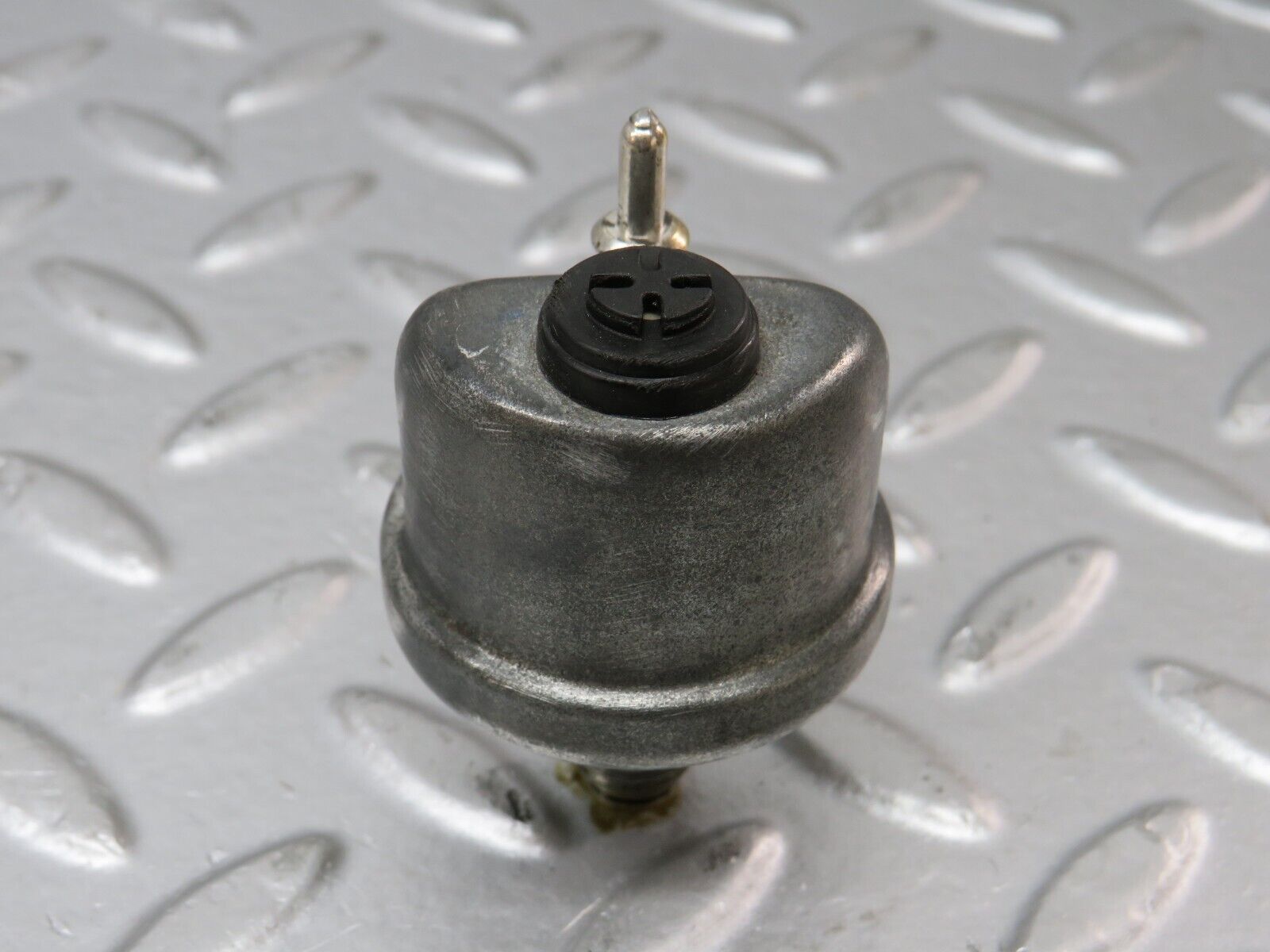 34244 Mercedes-Benz W124 260E Oil Pressure Sensor 0065429417