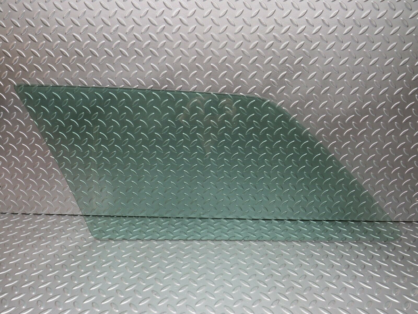 24442 Mercedes-Benz S124 220TE Wagon Quarter Trunk Side Glass