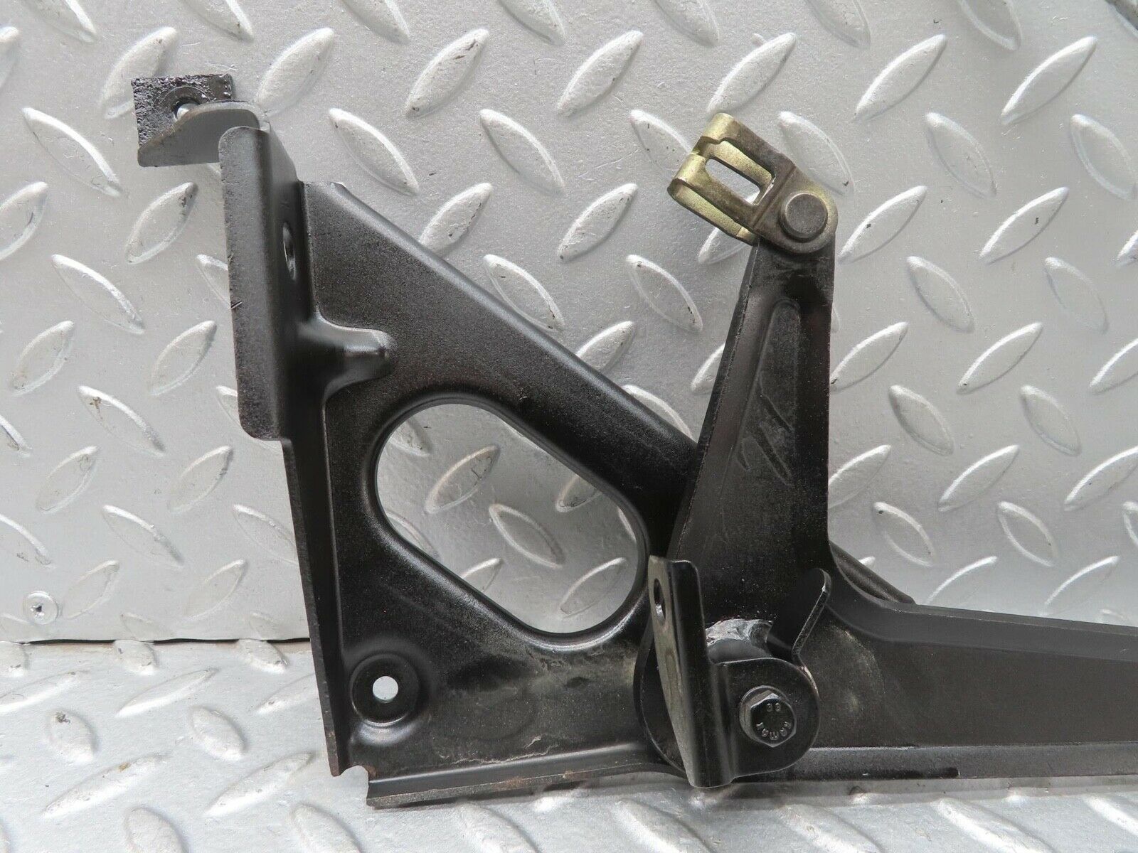 13546 Mercedes-Benz W123 200 Handbrake Regulator