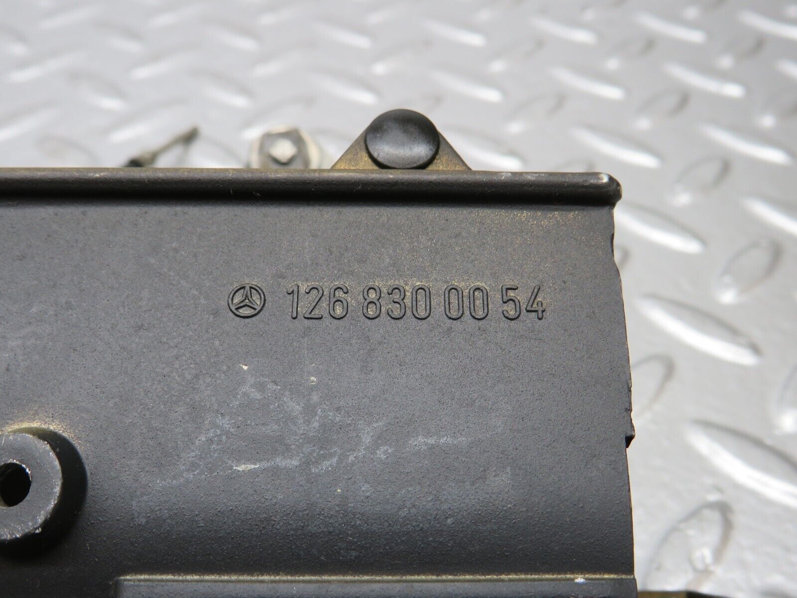 25097 Mercedes-Benz W126 Dashboard Centre Air Vent Console 1268310030