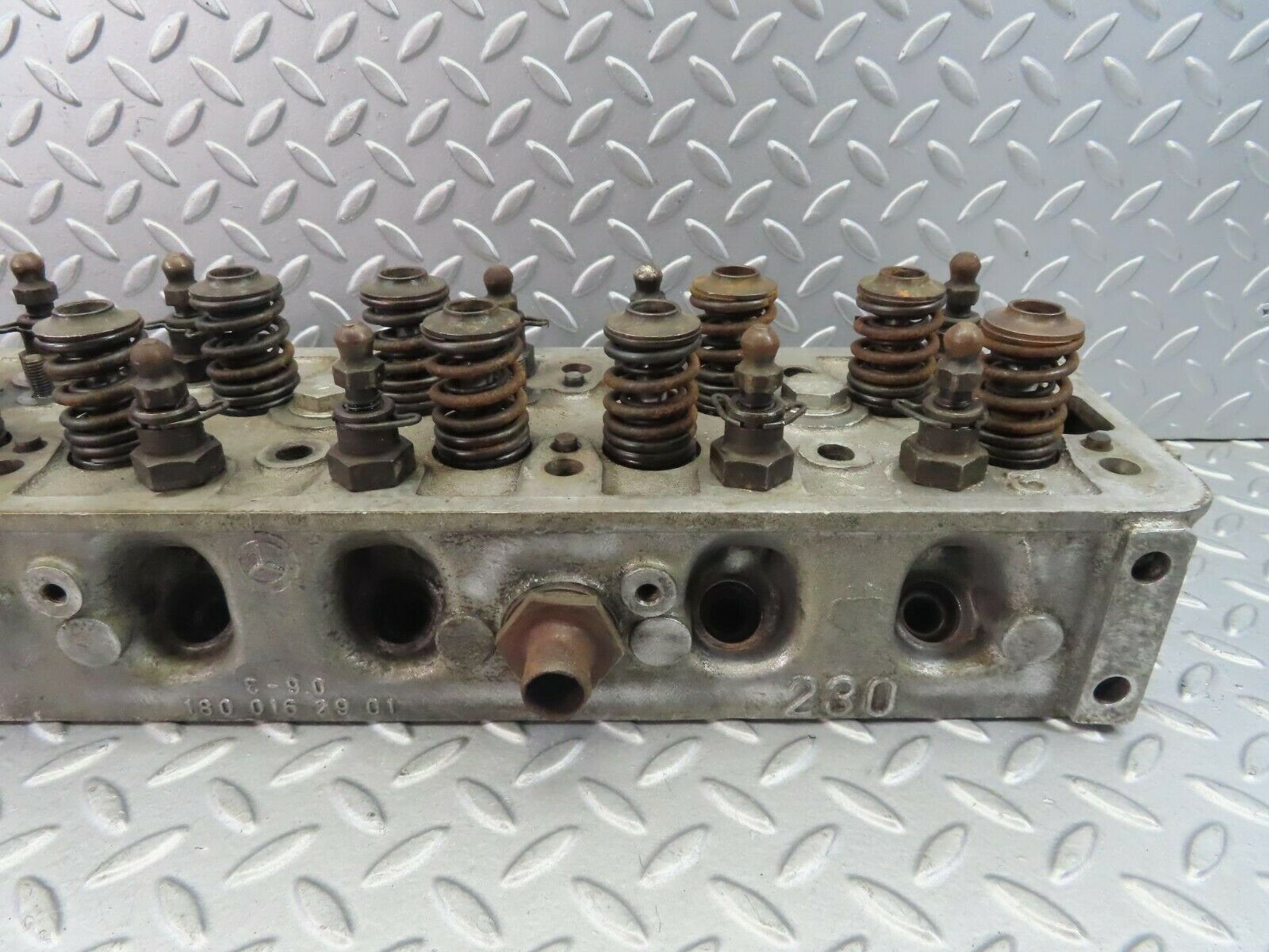 8558 Mercedes-Benz W111 Cylinder Head 1800162901