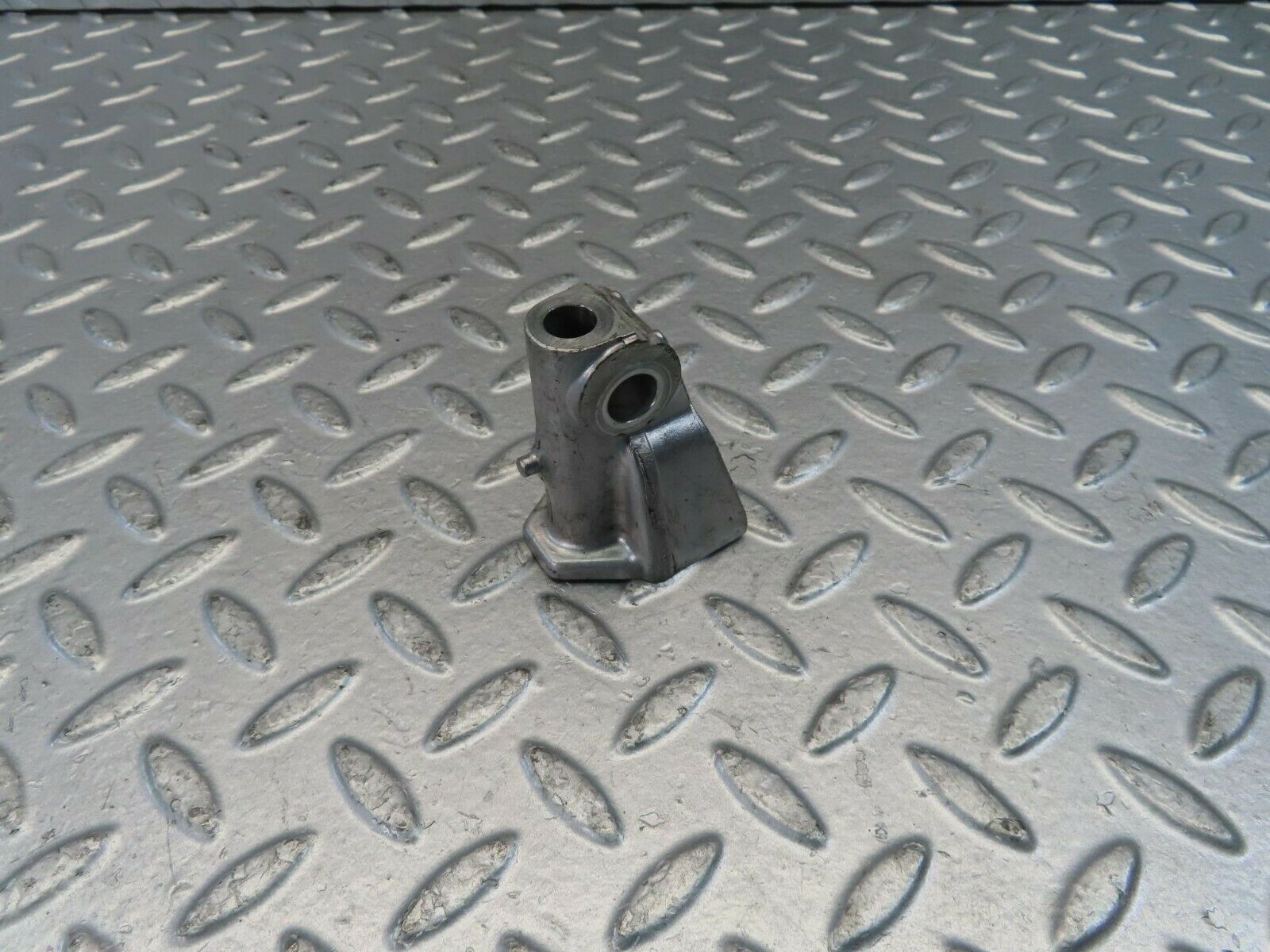 10969 Mercedes-Benz W115 220D Rocker Arm Support 6150550110