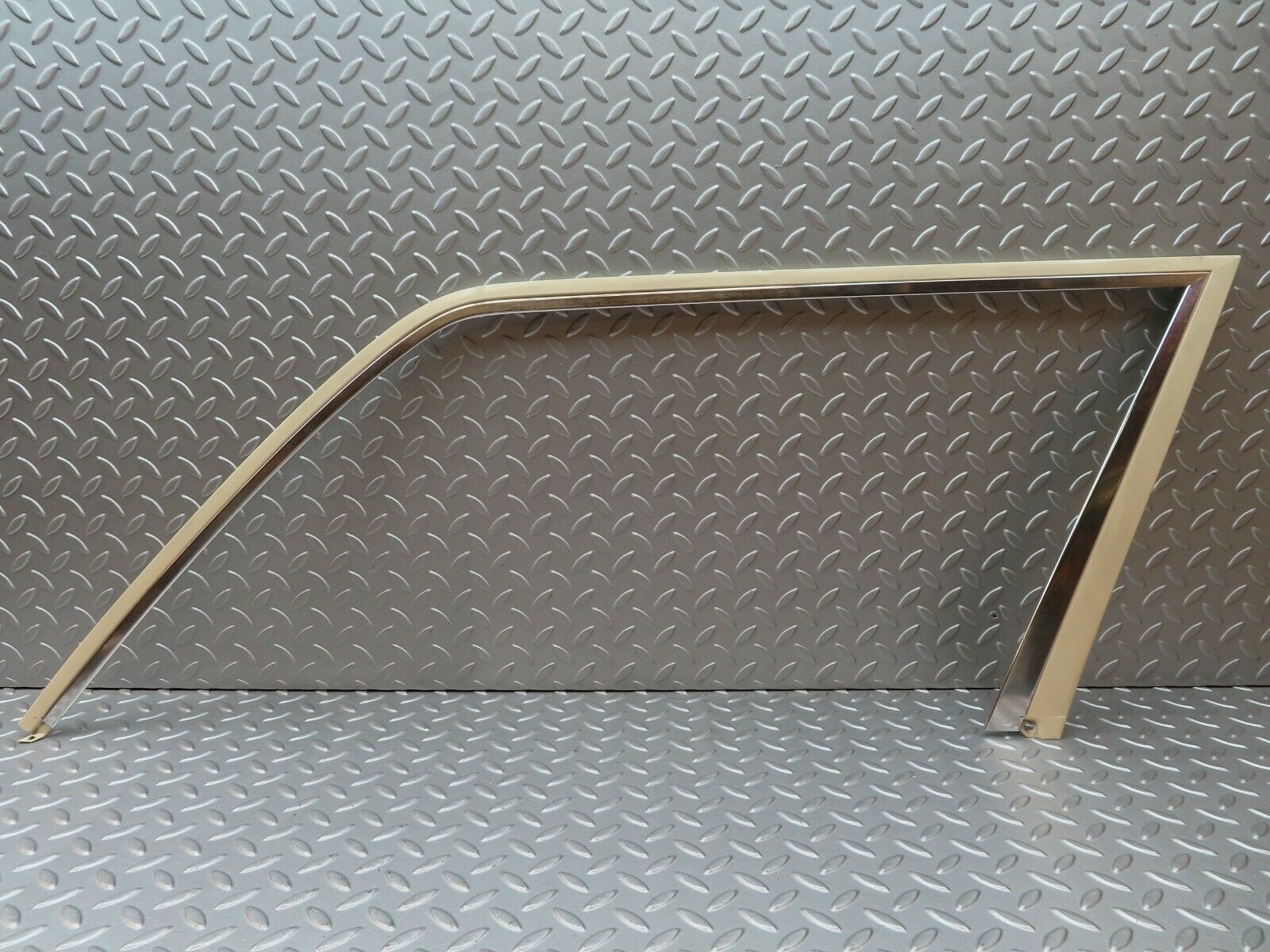 4024 Mercedes-Benz S123 200T Wagon Window Frame Rear Right