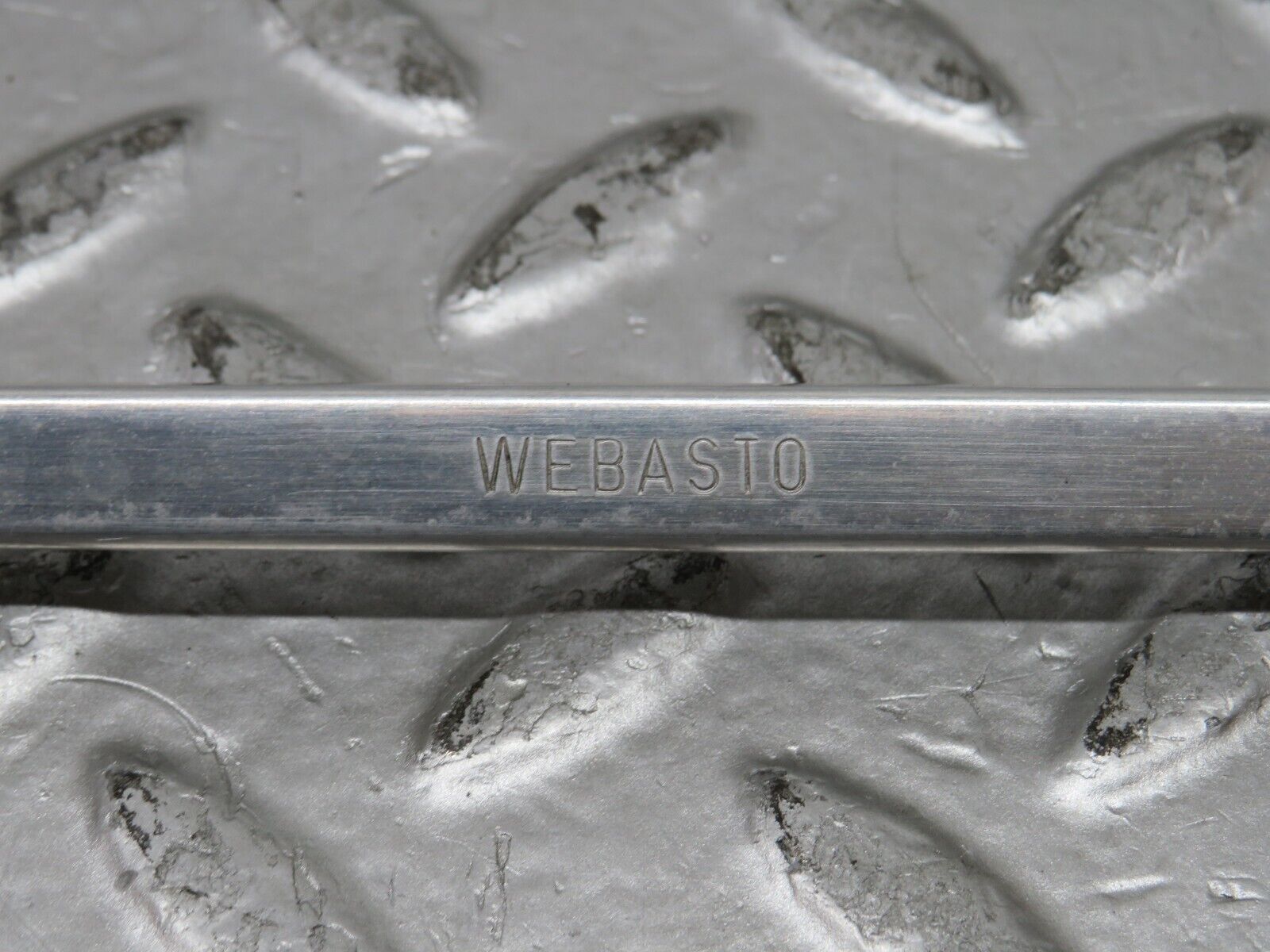 27444 Mercedes-Benz W123 280E Sunroof Chrome Trim