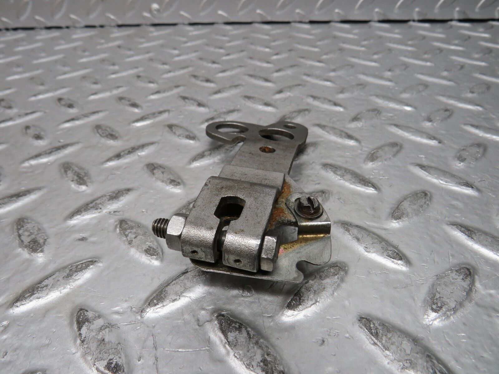 28191 Mercedes-Benz W123 280E Gearbox Linkage Bracket