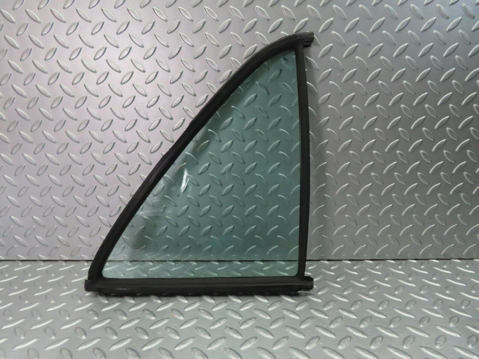 10778 Mercedes-Benz W123 230E Rear Right Quarter Window Glass 1237350224