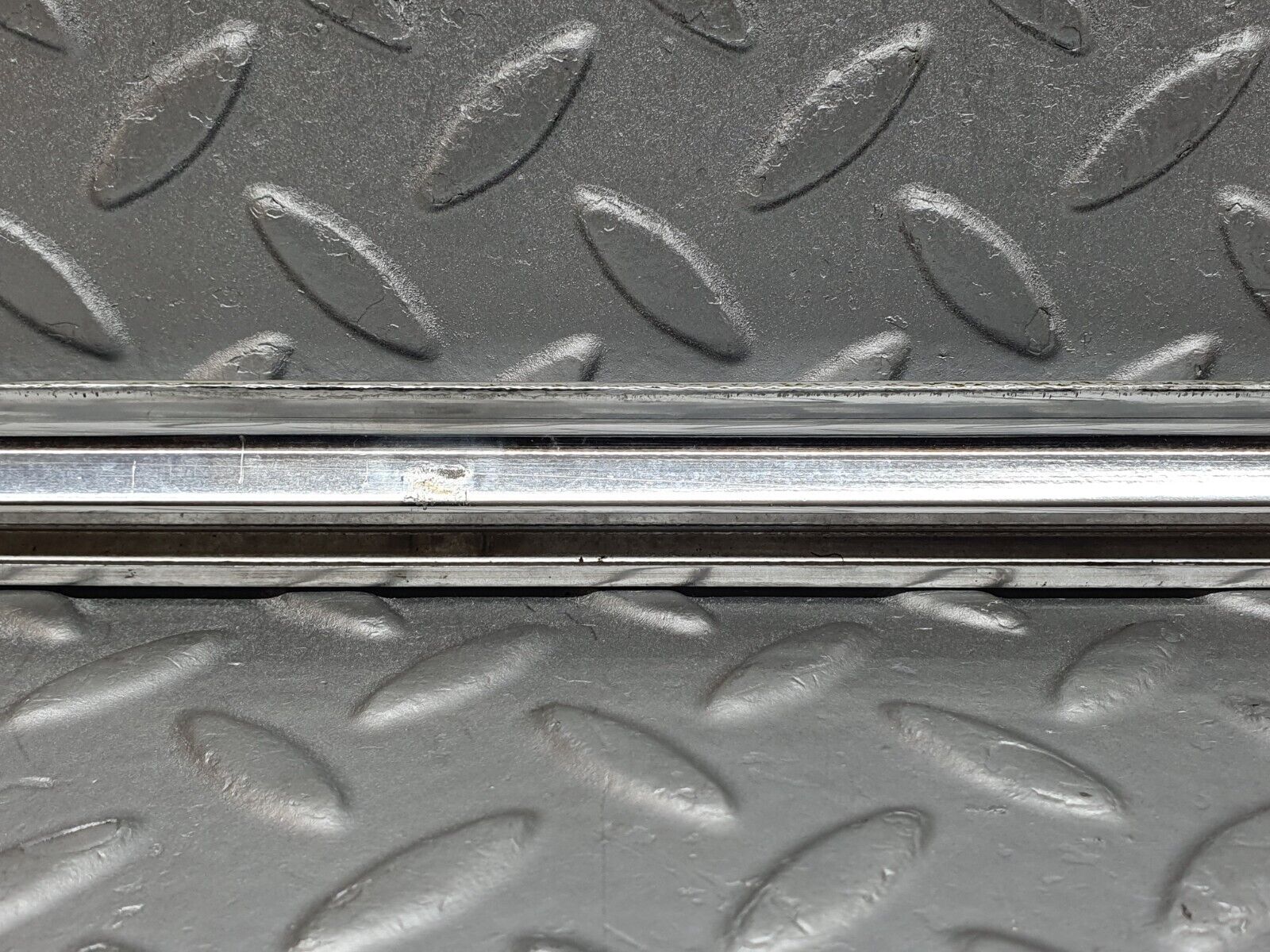 41190 Mercedes-Benz W126 300SE Front Left Door Chrome Moulding Trim