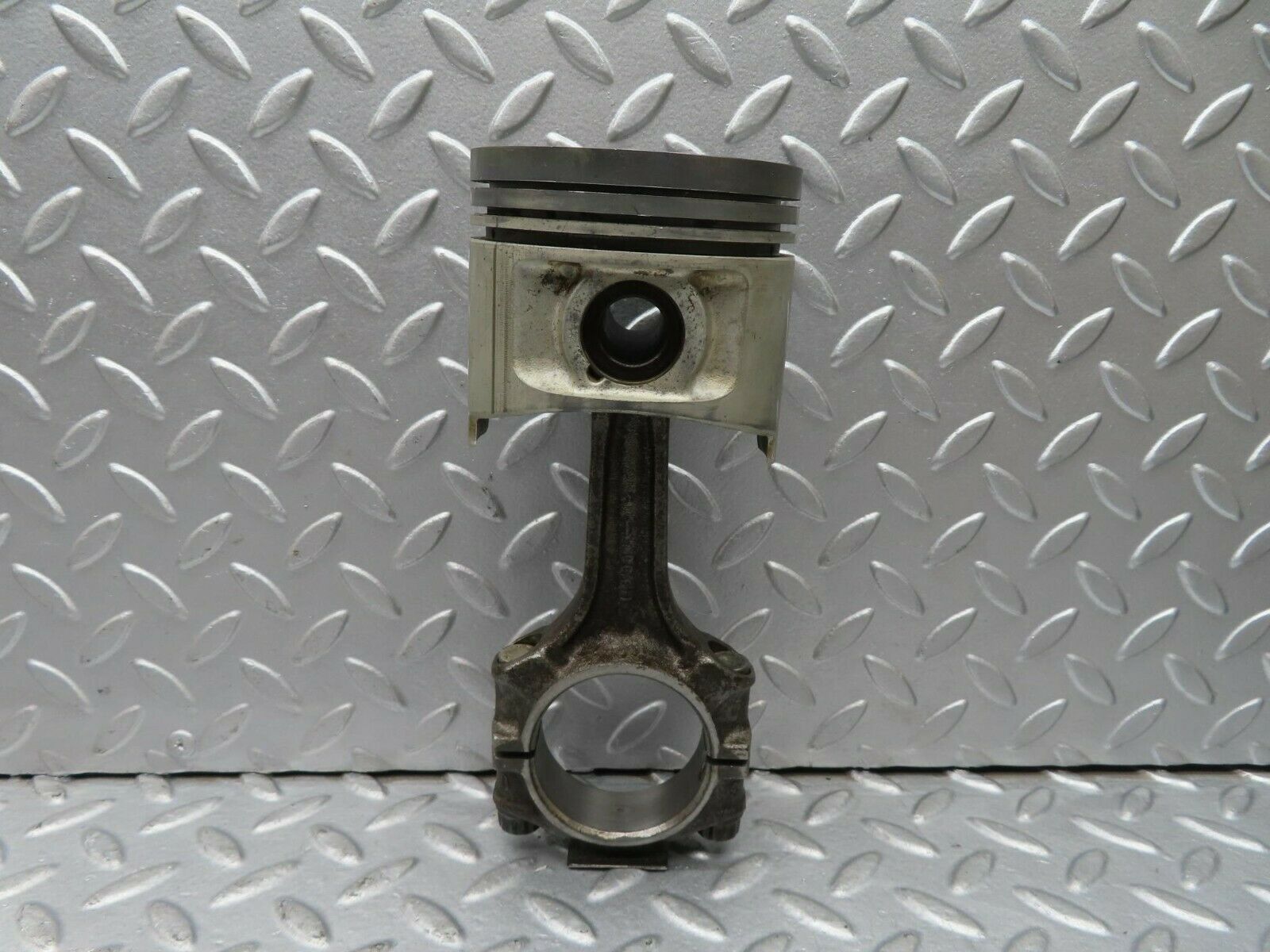 16685 Mercedes-Benz C107 380SLC Piston With Connecting Rod 92.005 mm