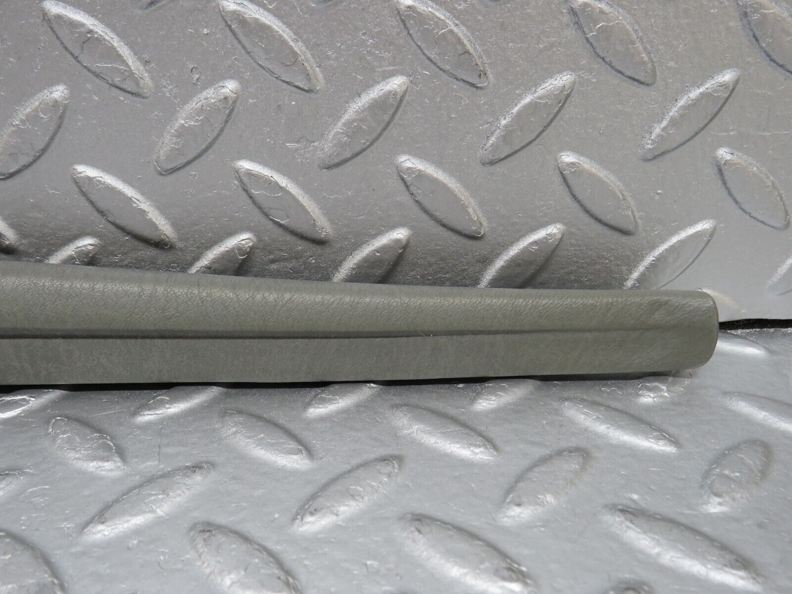 35971 Mercedes-Benz W126 420SE Front Right Door Panel Cover Grey