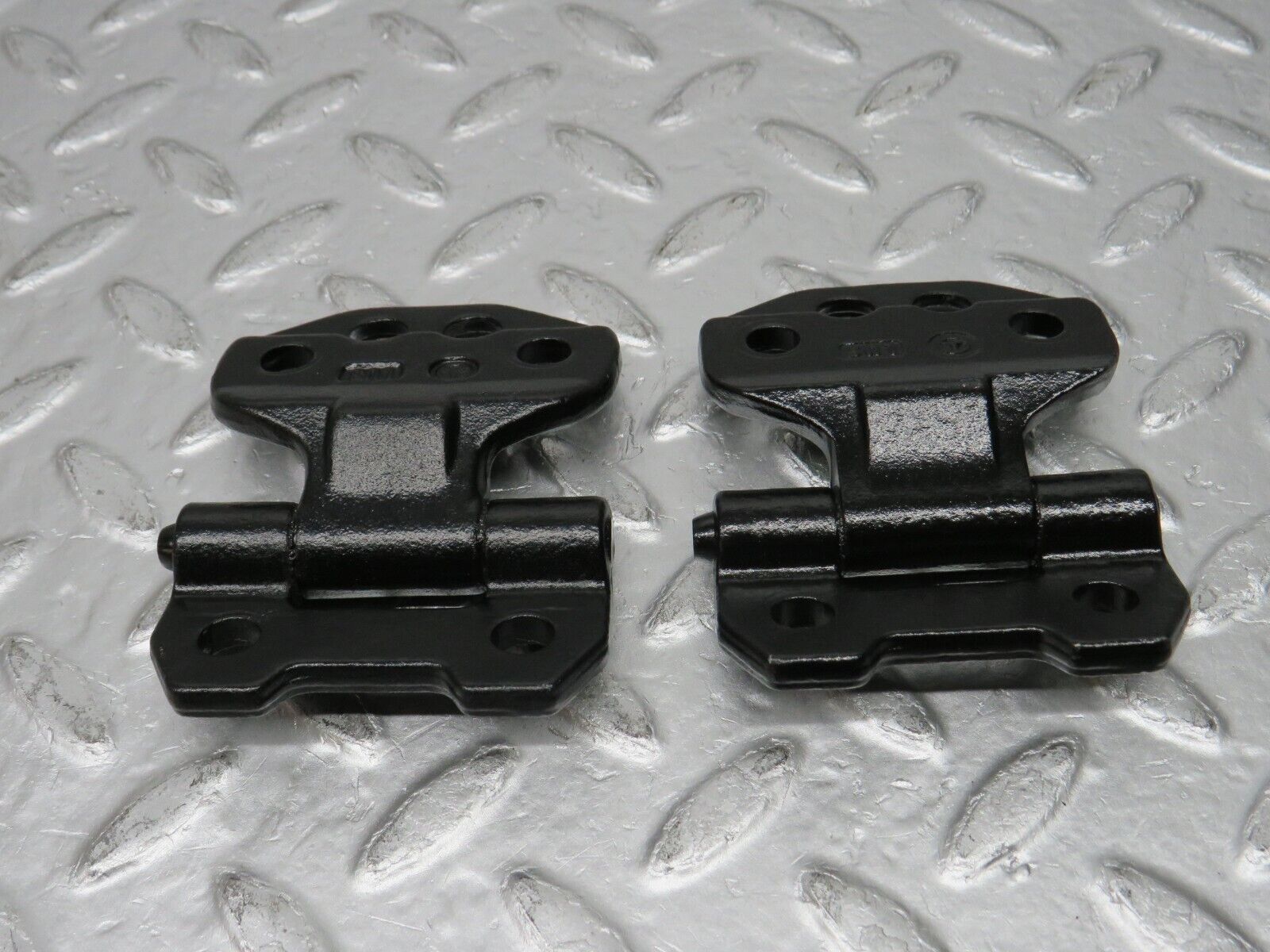 32558 Mercedes-Benz S124 300TE Wagon Door Hinge Left Side