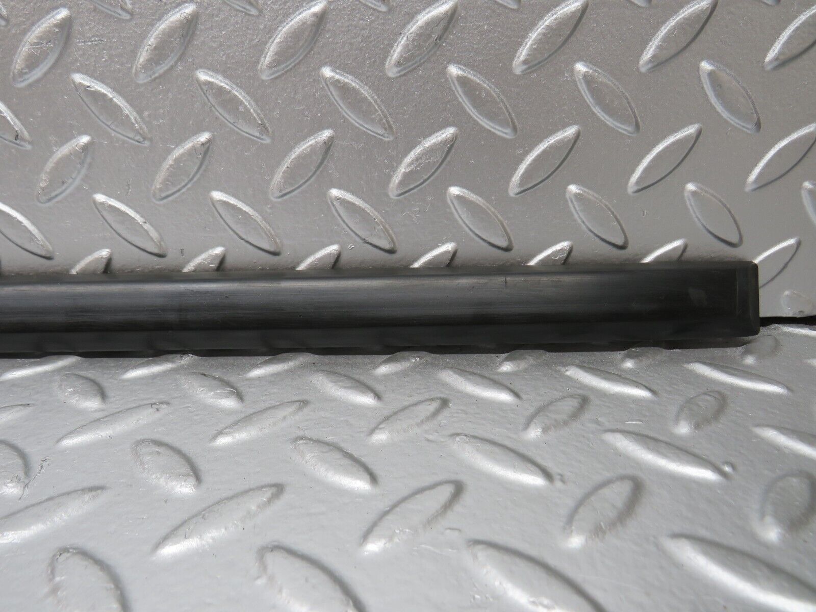 30788 Mercedes-Benz W201 190E 2.0L Front Right Door Centre Moulding Trim