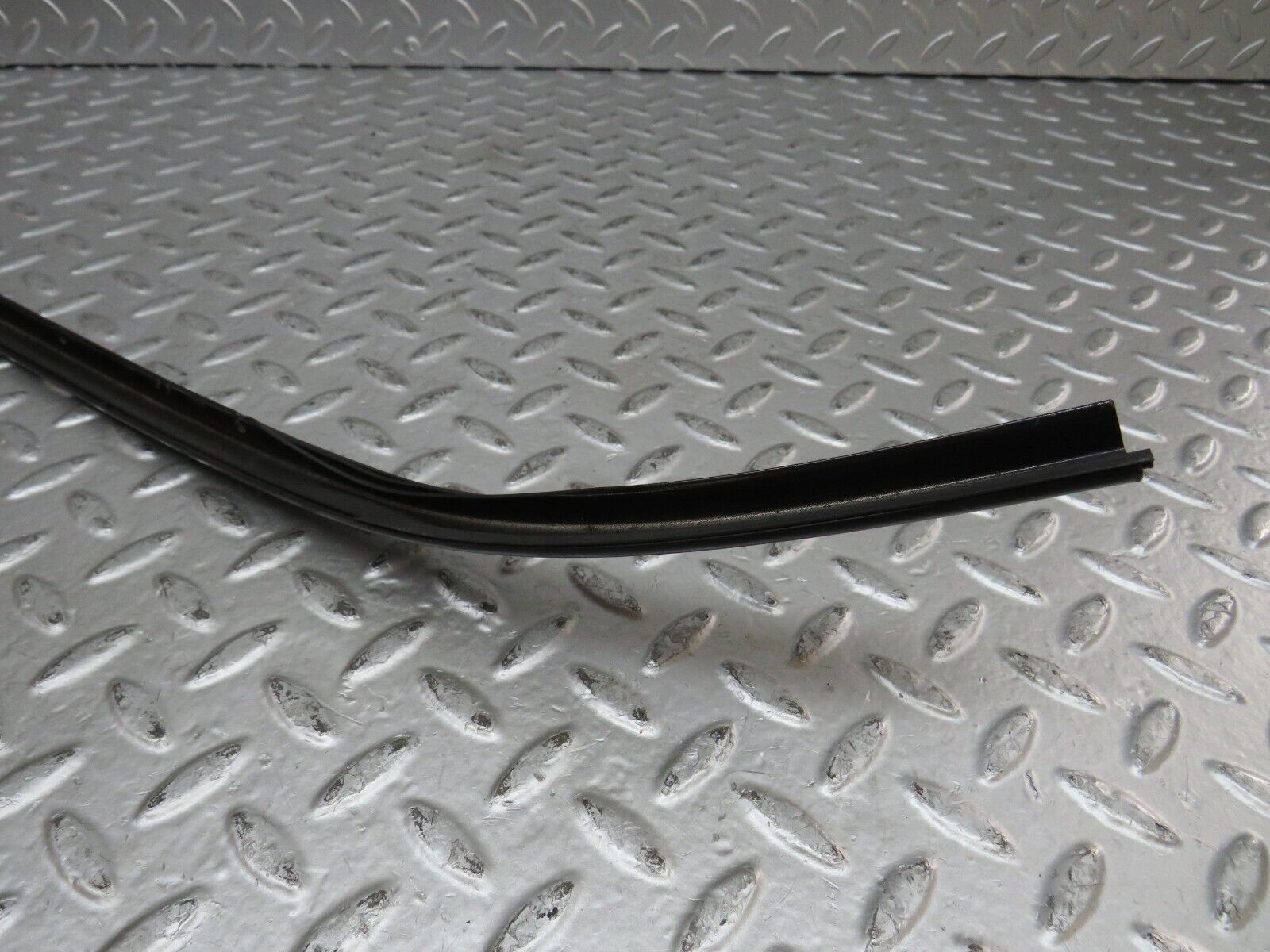 27757 Mercedes-Benz S124 300TE Wagon Roof Moulding Trim