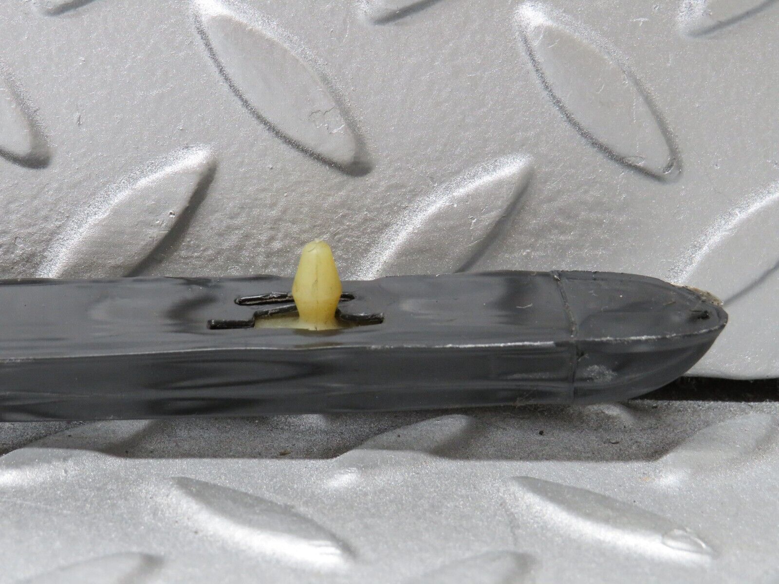 37440 Mercedes-Benz W109 300SEL Front Left Fender Wing Centre Moulding Trim