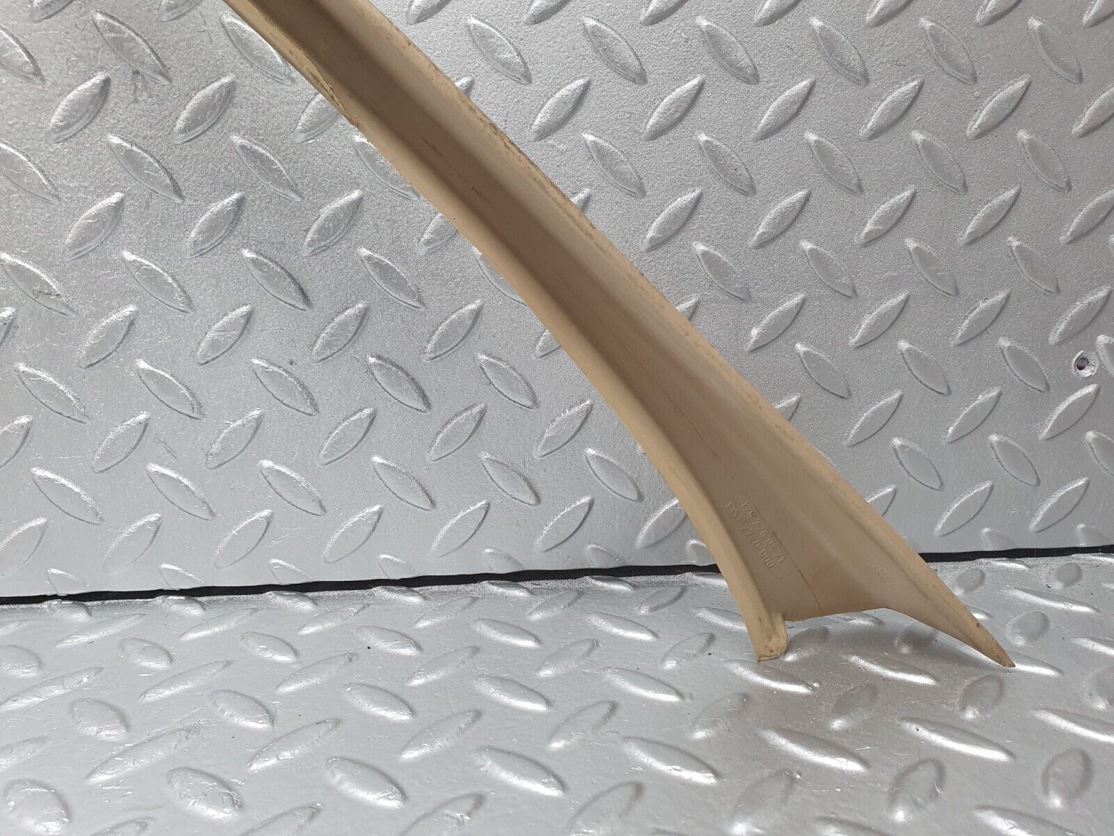 40978 Mercedes-Benz W126 300SE Front Right Door Window Frame Cover 1267250471