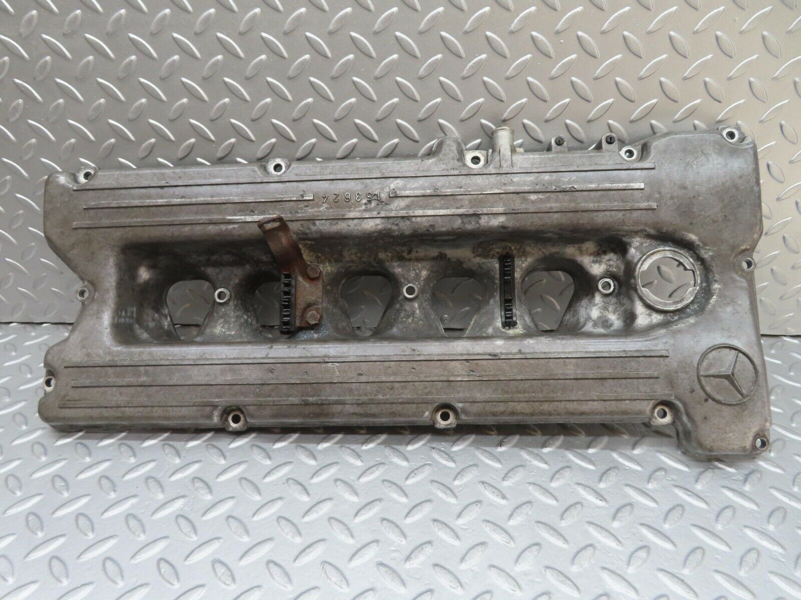 16073 Mercedes-Benz W123 280E Cylinder Head Valve Cover 1100160905