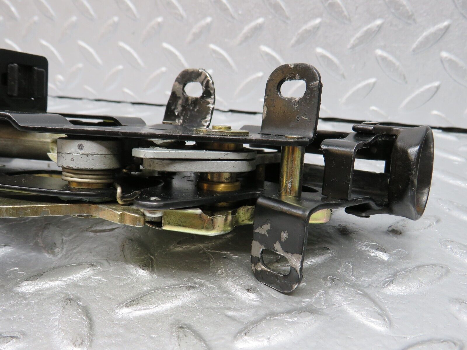 38358 Mercedes-Benz R129 280SL Coupe Rear Left Roof Lock Mechanism 1298001174