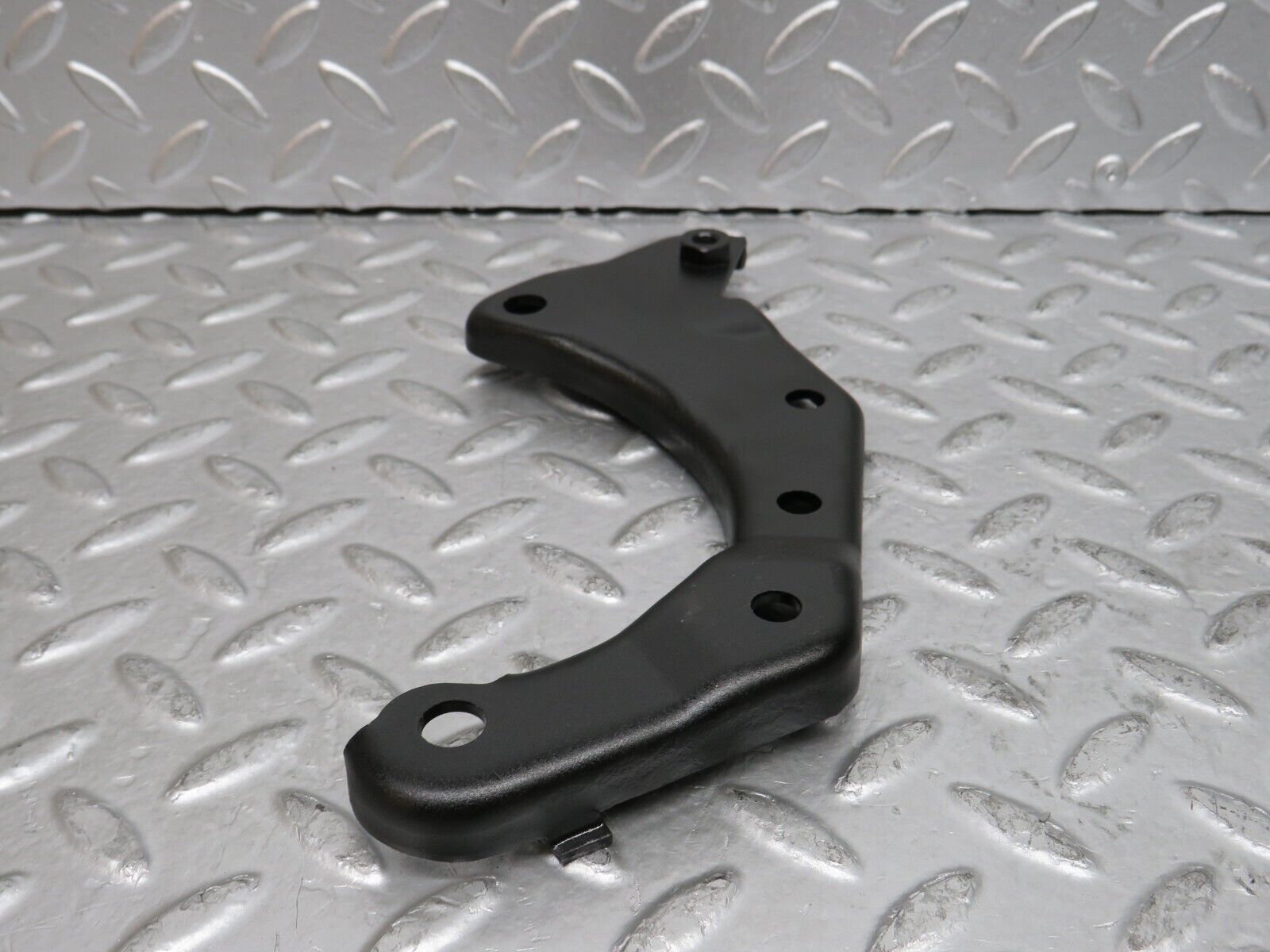 29559 Mercedes-Benz W124 230E Power Steering Pump Bracket