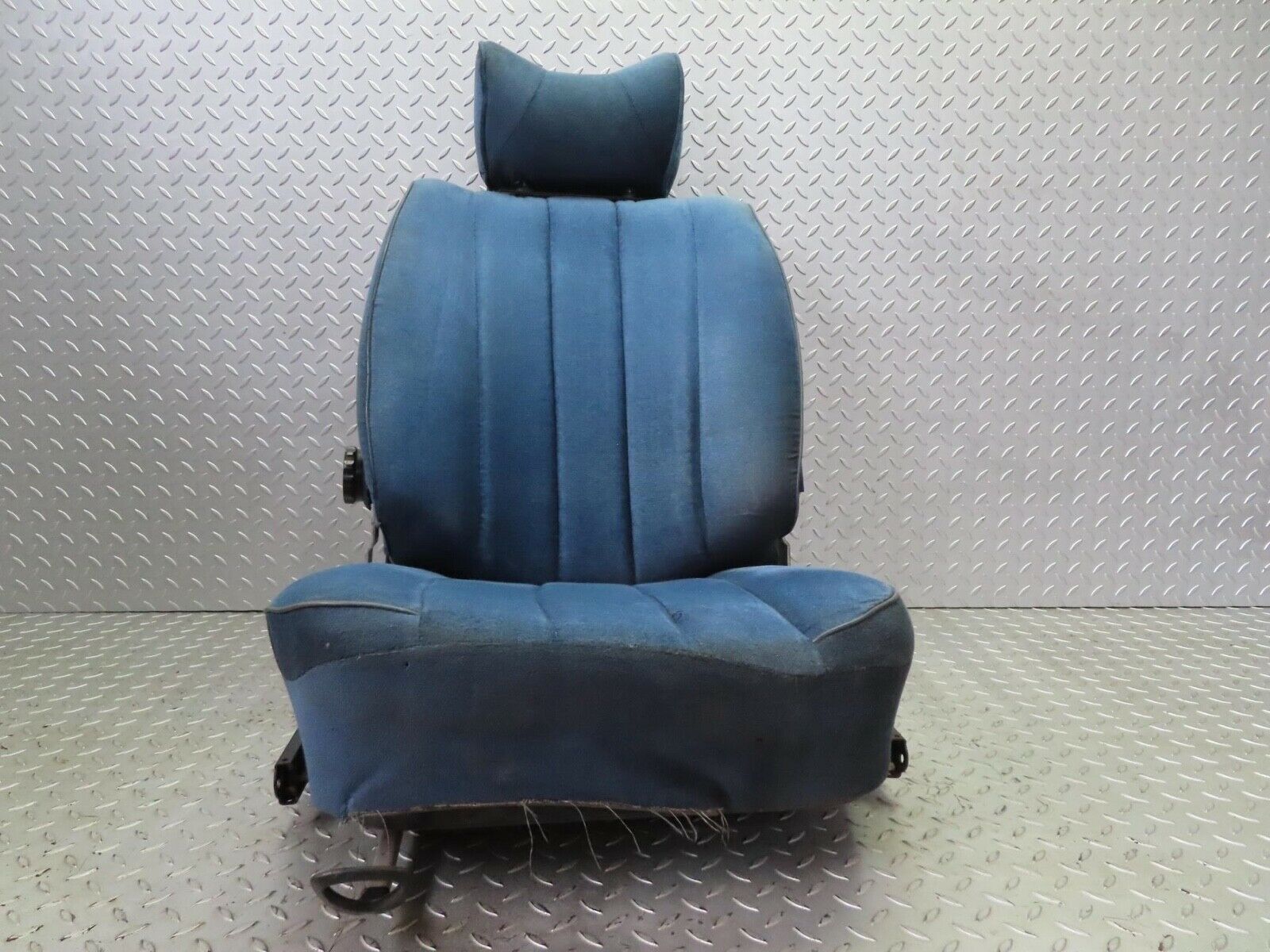 14007 Mercedes-Benz C107 280SLC Front Left Seat Blue