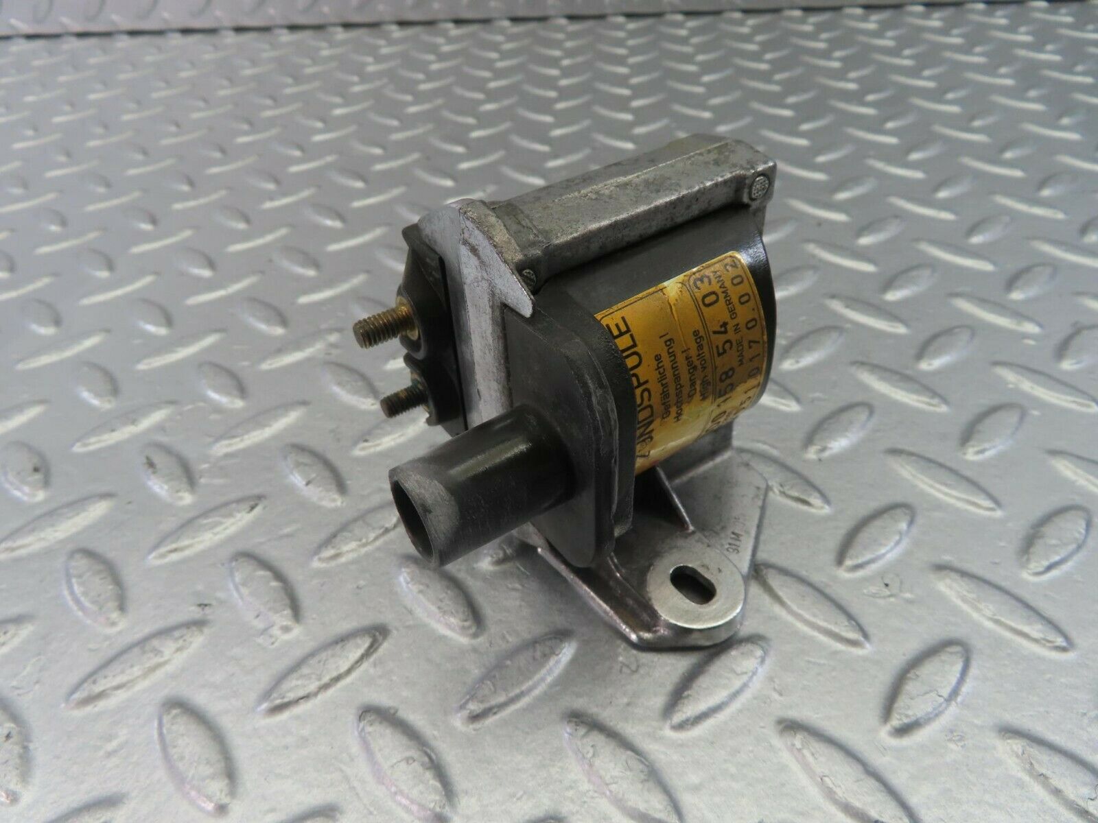 10519 Mercedes-Benz W201 190E Ignition Coil 0001585403