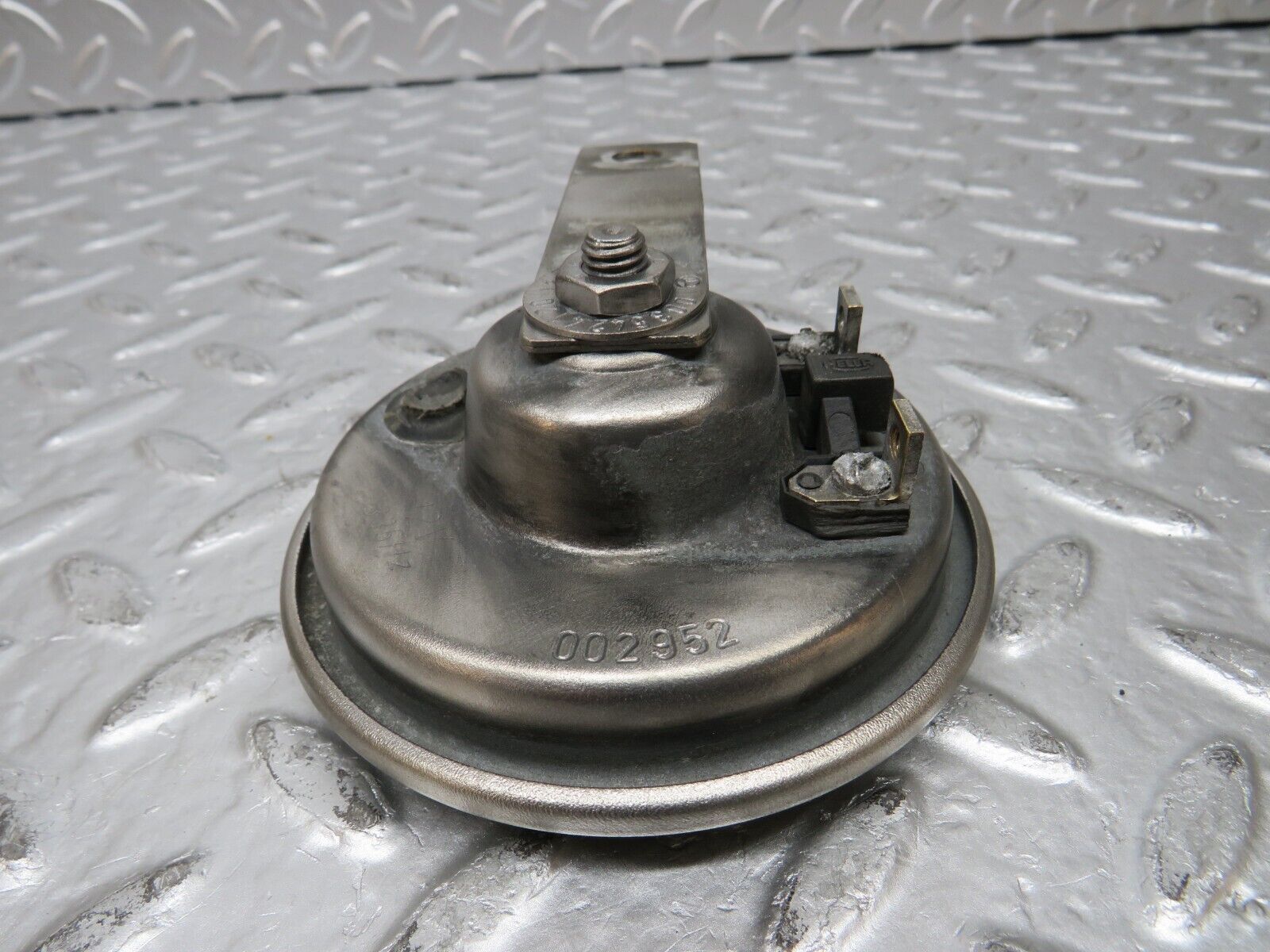 30617 Mercedes-Benz W201 190E 2.0L Horn Hella 002952