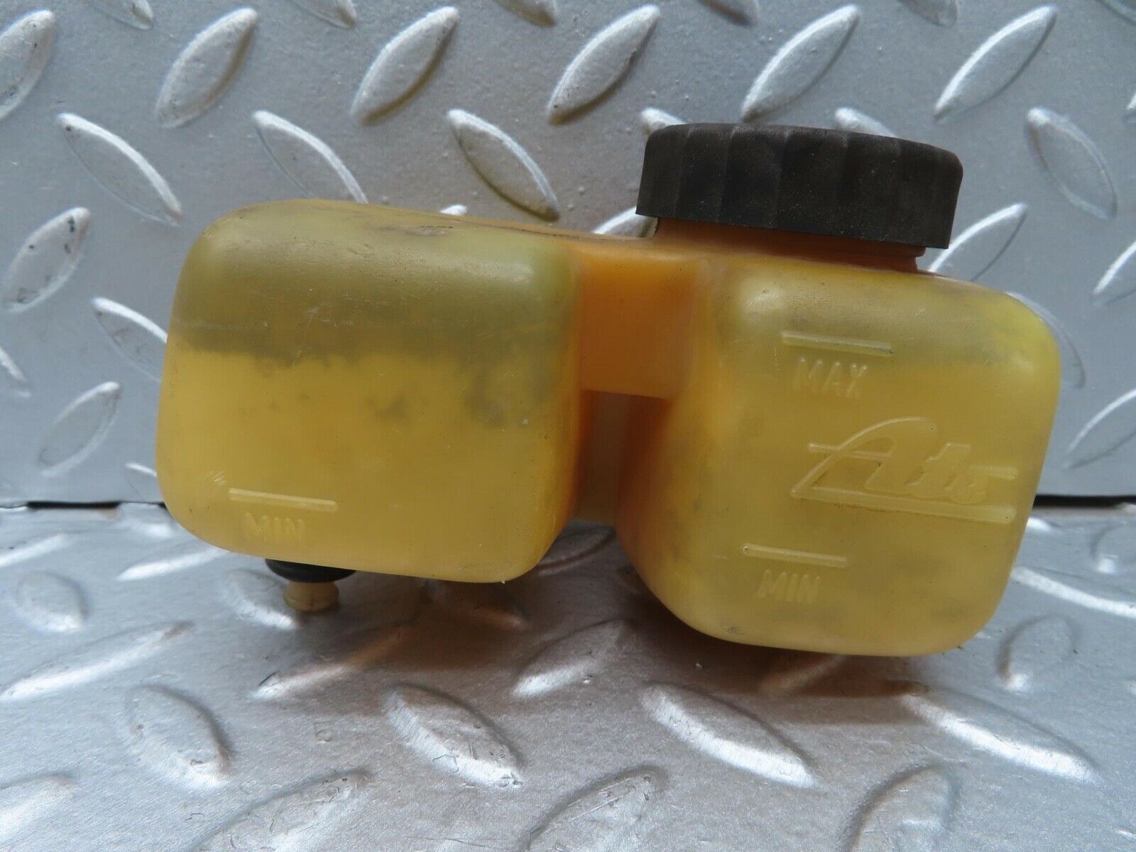 13330 Mercedes-Benz W111 220S Brake Fluid Reservoir Tank