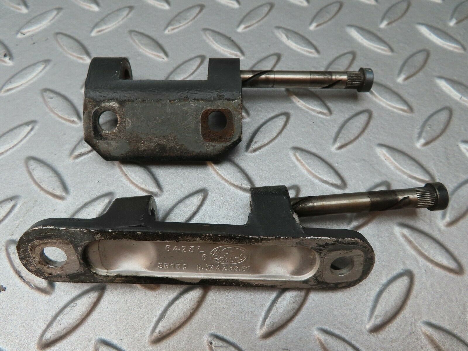 4106 Mercedes-Benz W108 280SE Door Hinges Front Left