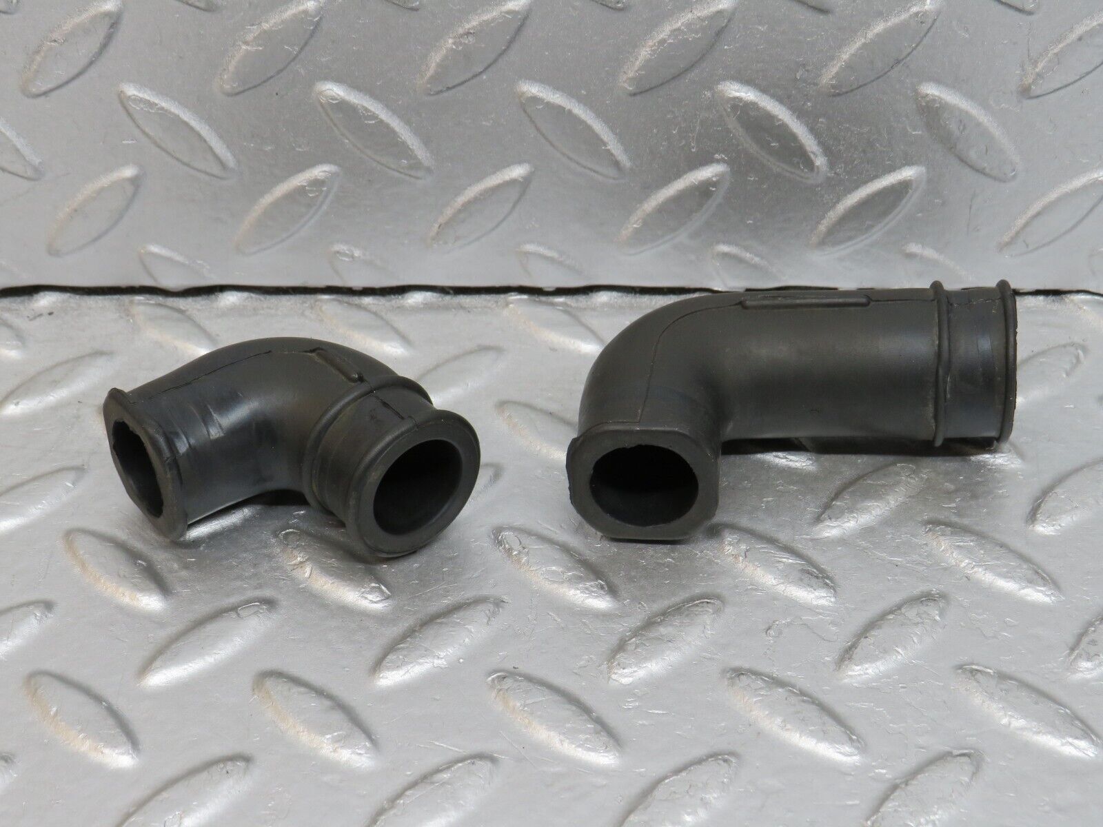 38119 Mercedes-Benz A124 320E Cabriolet Air Pump Hoses 1041411283 1041411383