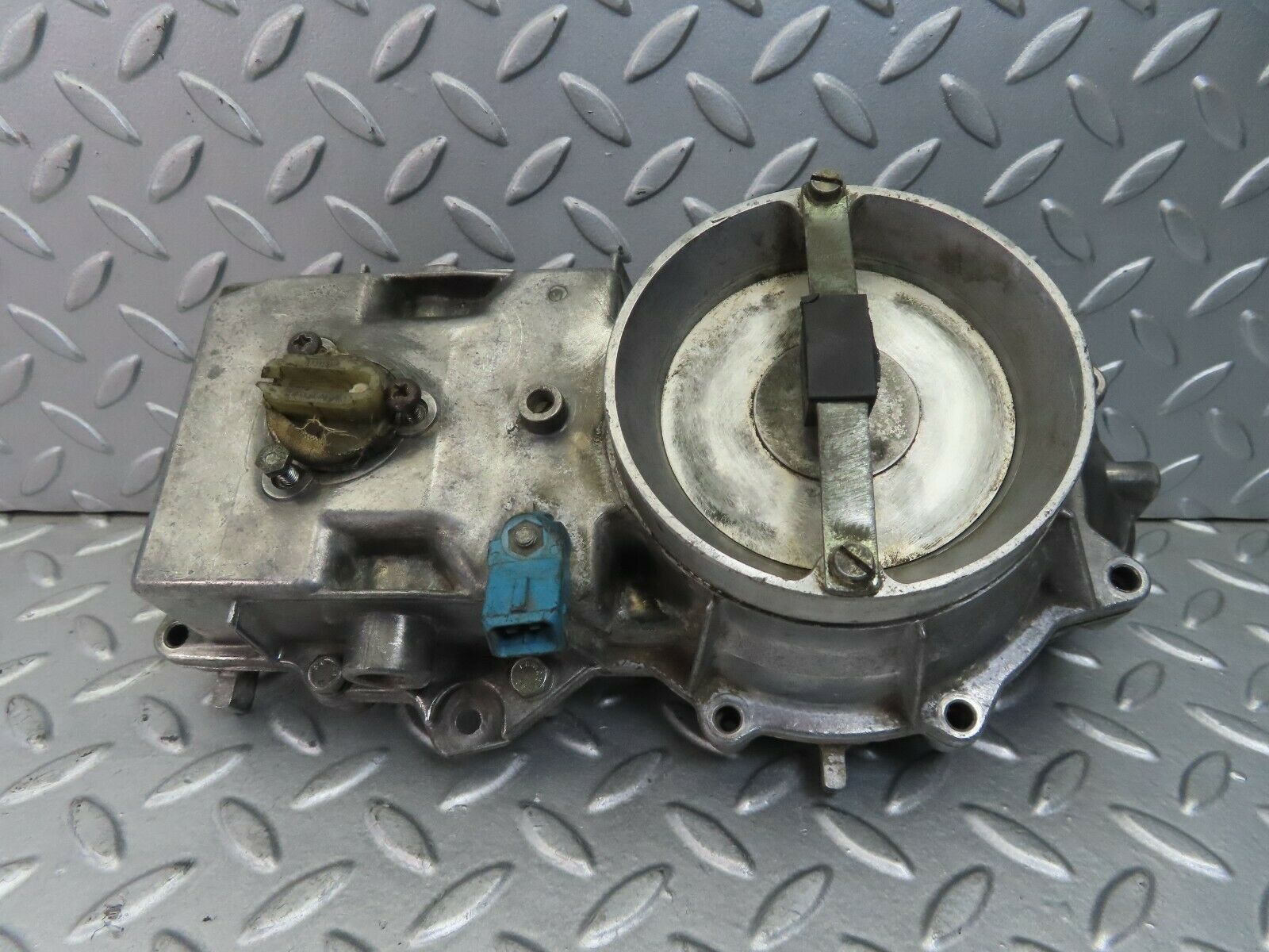 8818 Mercedes-Benz W123 Air Flow Mass Meter Sensor Bosch 0438120032