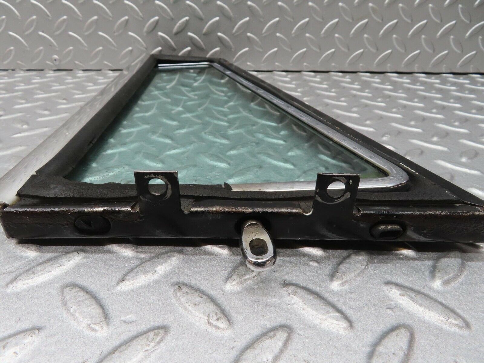 13096 Mercedes-Benz W111 220S Front Left Quarter Window Glass